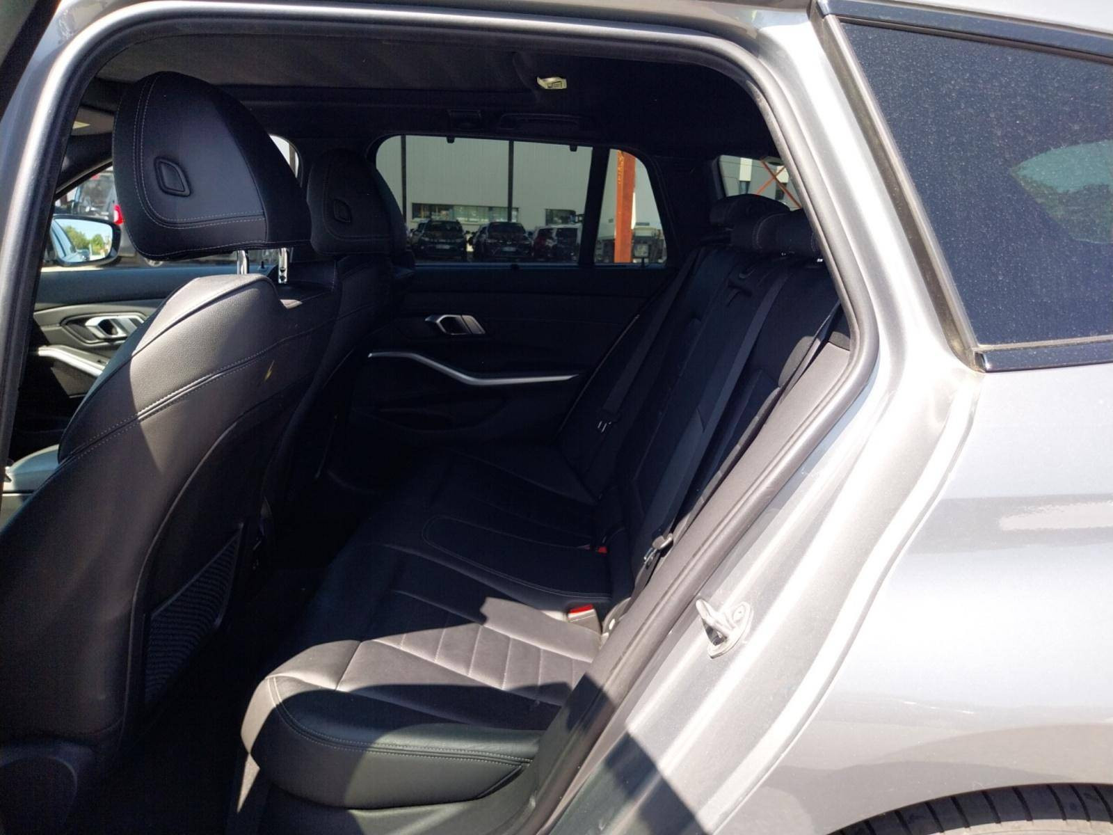 Vente en ligne Bmw Série 3 Touring Touring 318d 150 ch BVA8 au prix de 26 990 €