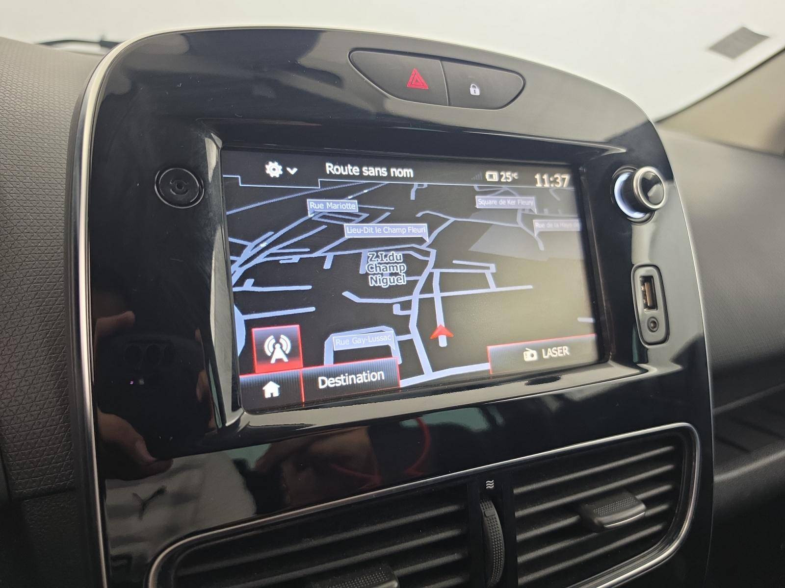 Vente en ligne Renault Clio 4 Clio TCe 90 E6C au prix de 10 990 €