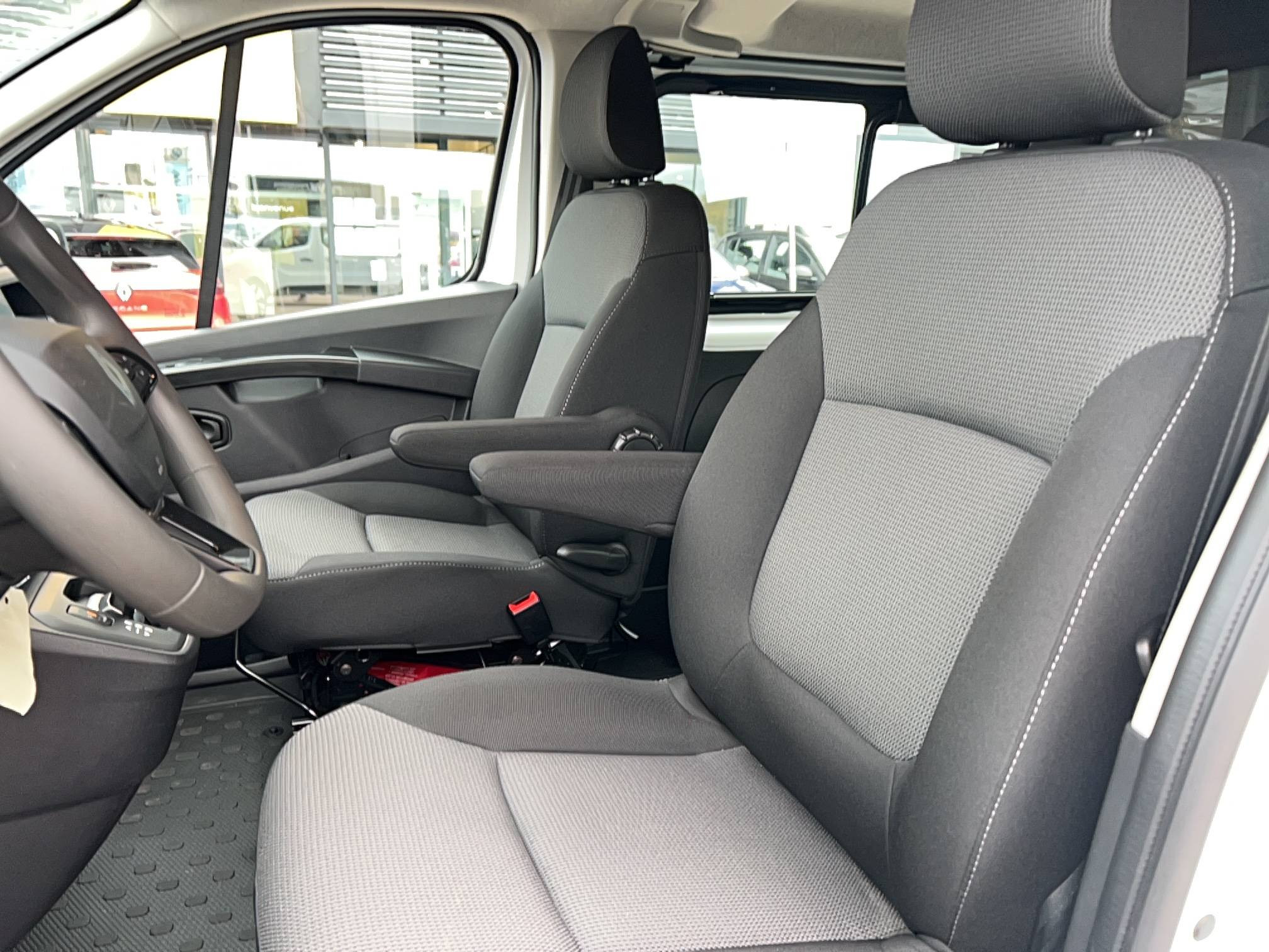 Vente en ligne Renault Trafic Cabine Approfondie TRAFIC CA L2H1 3T BLUE DCI 150 AUTO au prix de 35 990 €