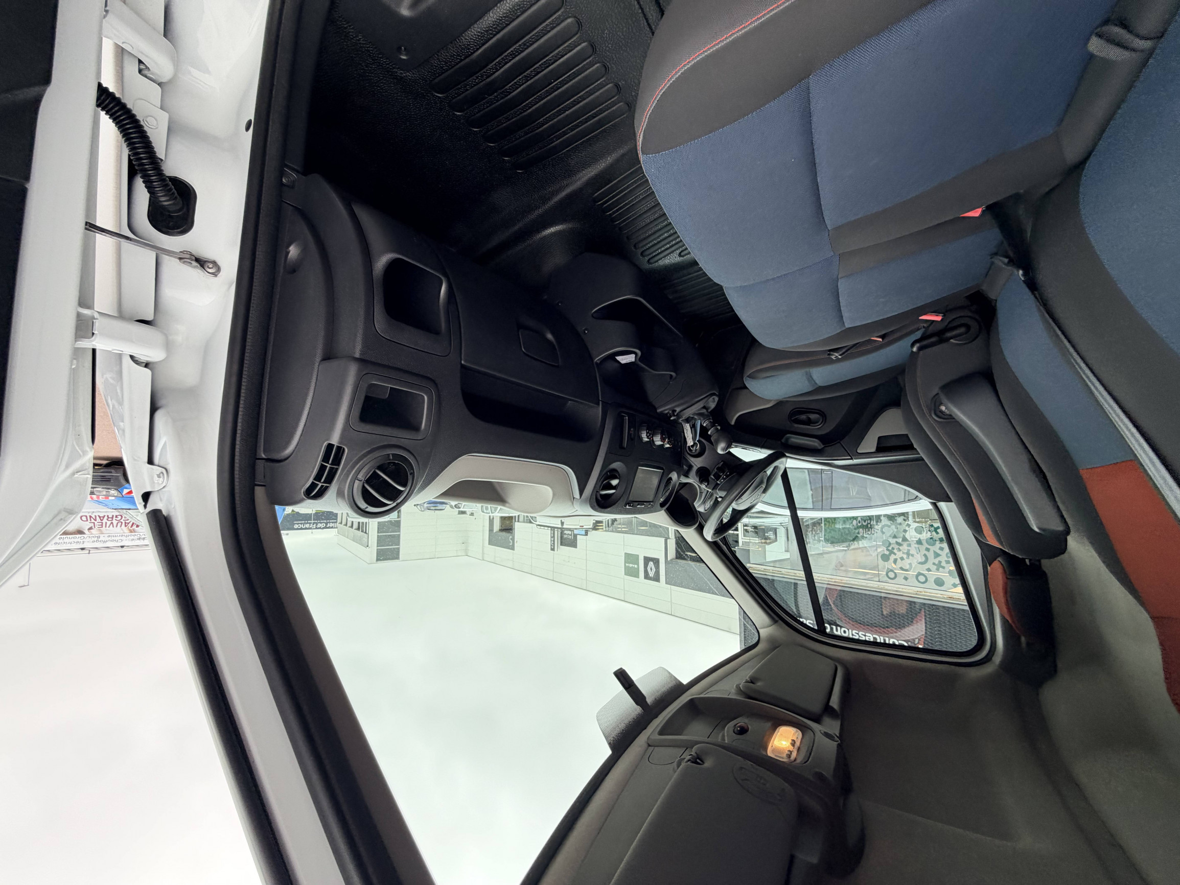 Vente en ligne Renault Master Fourgon MASTER FGN L3H2 3.5t 2.3 dCi 145 ENERGY E6 au prix de 14 890 €