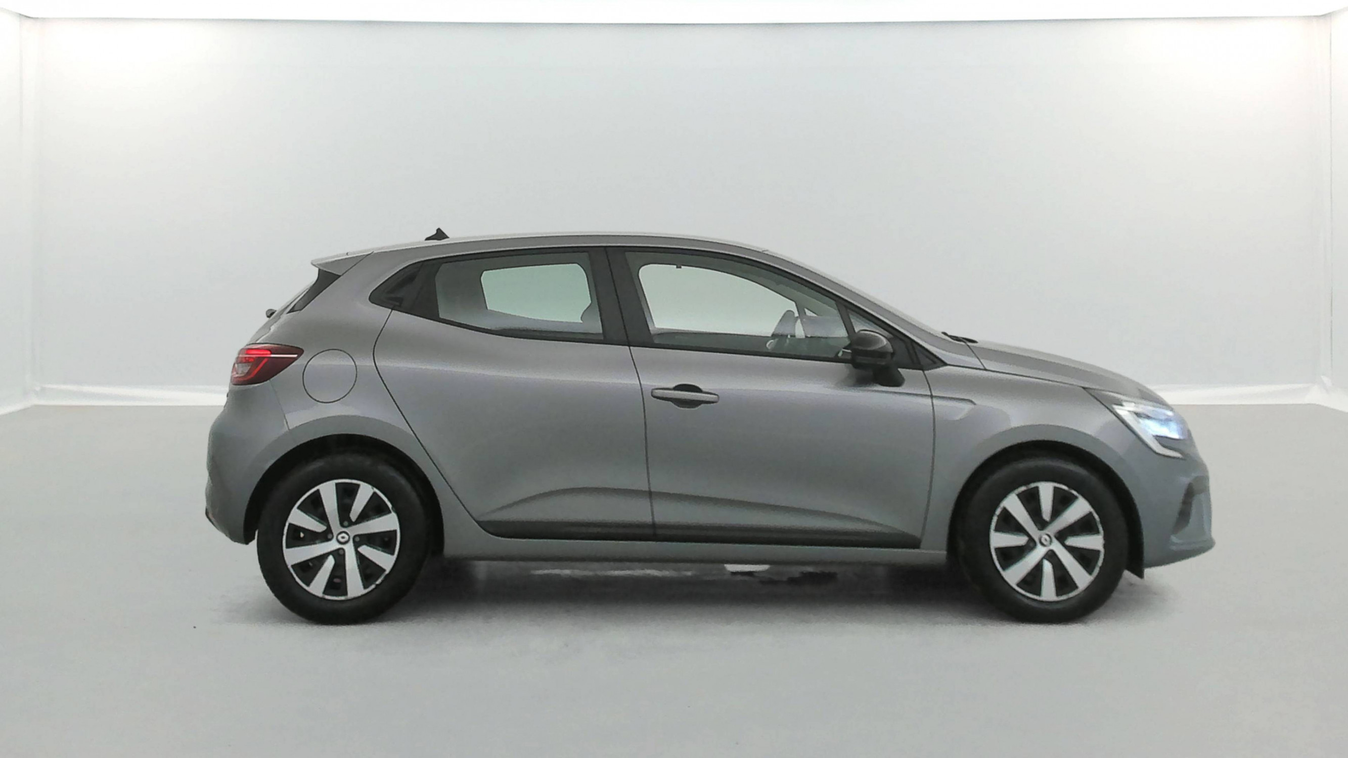 Vente en ligne Renault Clio 5 Clio E-Tech full hybrid 145 au prix de 16 990 €