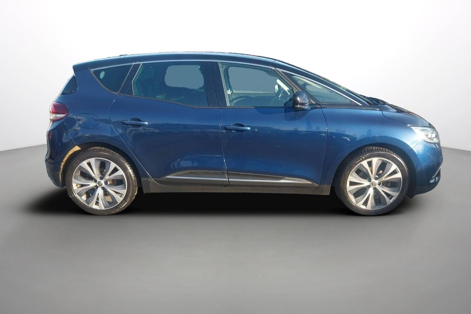 Vente en ligne Renault Scenic 4 Scenic dCi 110 Energy EDC au prix de 12 990 €