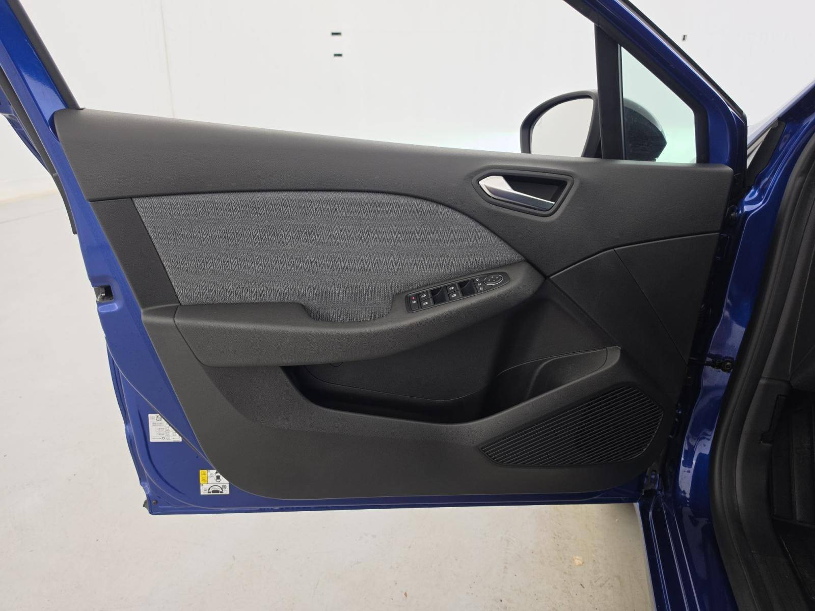 Vente en ligne Renault Clio 5 Clio E-Tech full hybrid 145 ch GSR2 au prix de 21 390 €