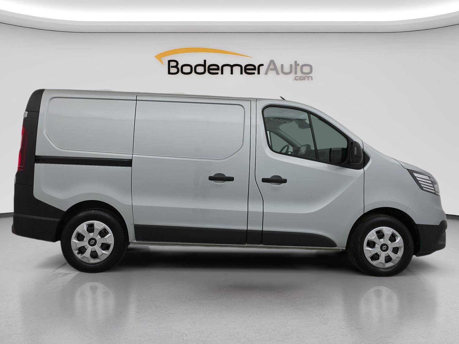 Vente en ligne Renault Trafic 3 Fourgon TRAFIC FG BLUE DCI 170 L1H1 2T8 AUTO au prix de 32 490 €