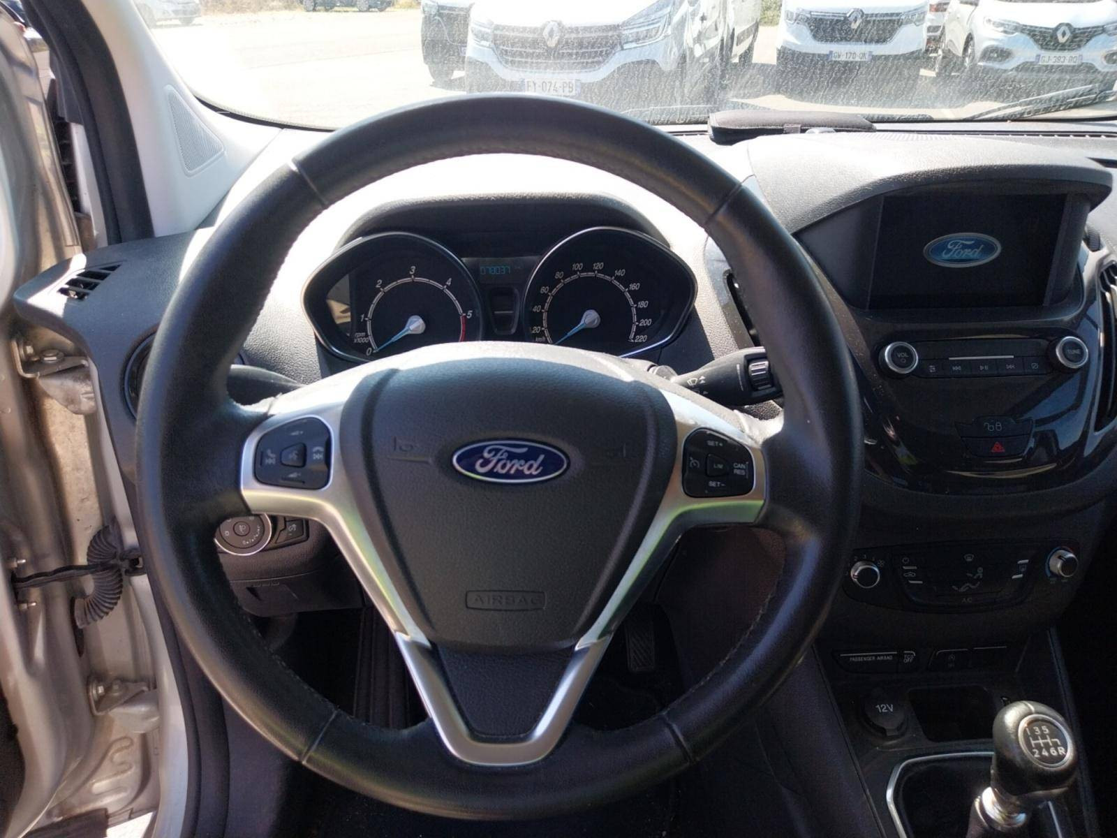 Vente en ligne Ford Tourneo Courier  1.5 TDCI 100 BV6 S&S au prix de 14 490 €