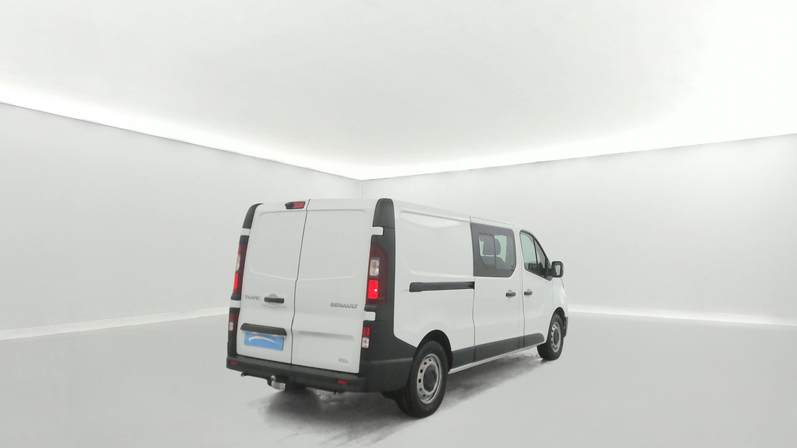 Vente en ligne Renault Trafic Cabine Approfondie  Boite Automatique BLUE DCI 150 L2H1 3T AUTO au prix de 36 490 €
