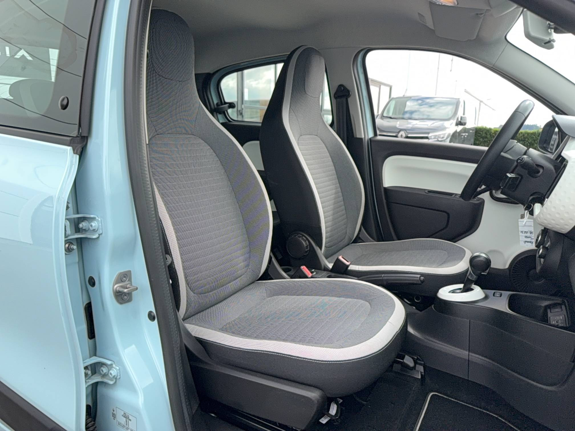 Vente en ligne Renault Twingo Electrique Twingo III E-Tech au prix de 13 490 €