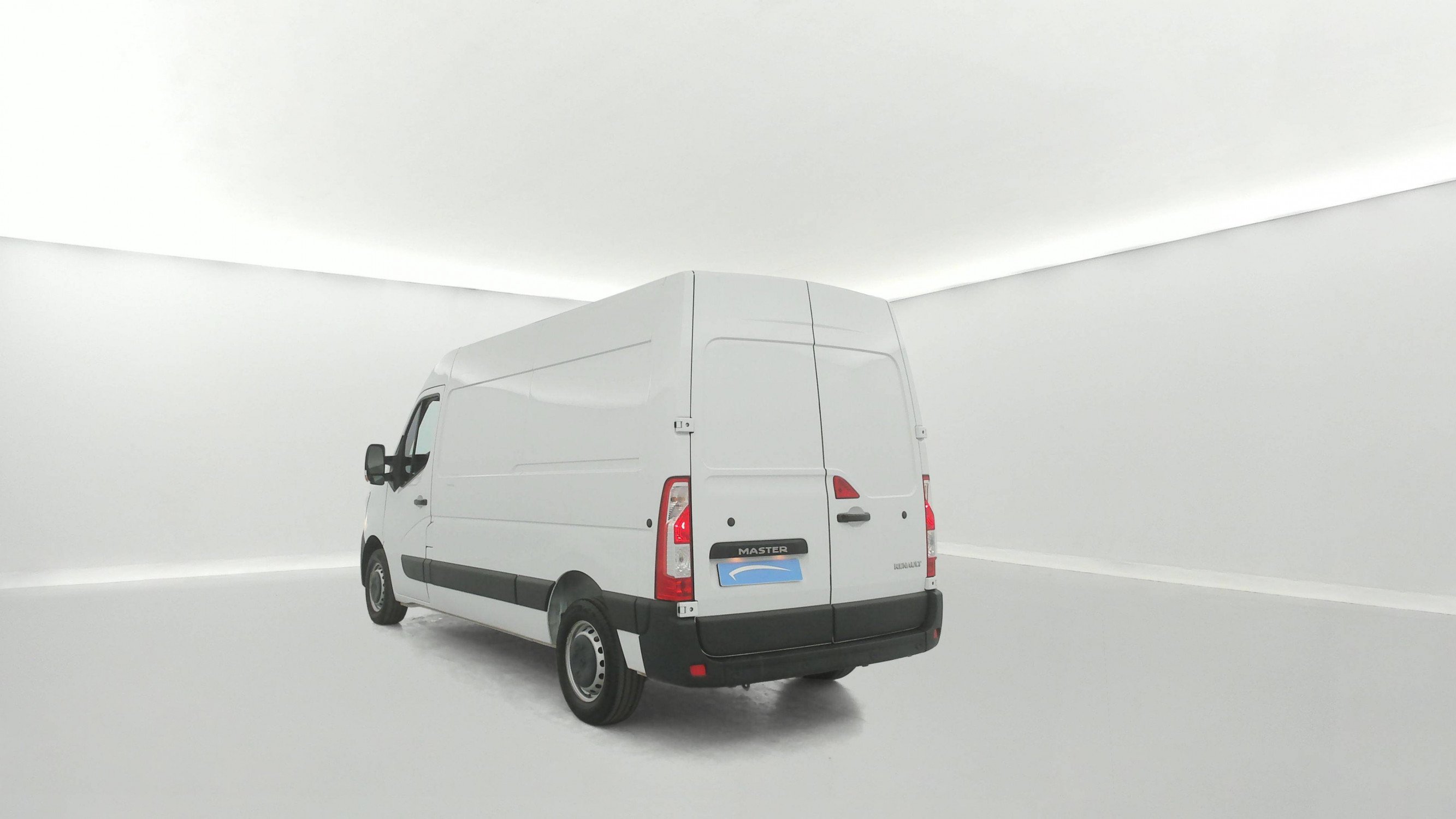 Vente en ligne Renault Master Fourgon MASTER FGN TRAC F3500 L2H2 BLUE DCI 135 au prix de 23 590 €