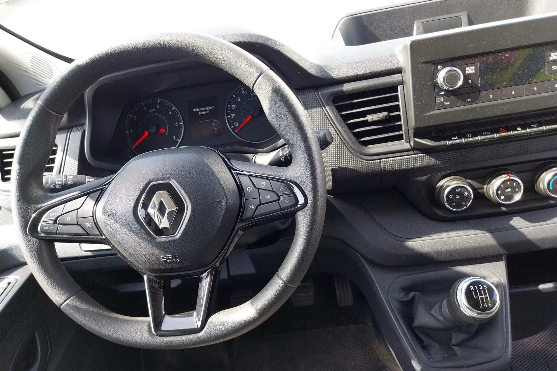 Vente en ligne Renault Trafic 3 Fourgon TRAFIC FGN L1H1 2800 KG BLUE DCI 110 au prix de 18 990 €
