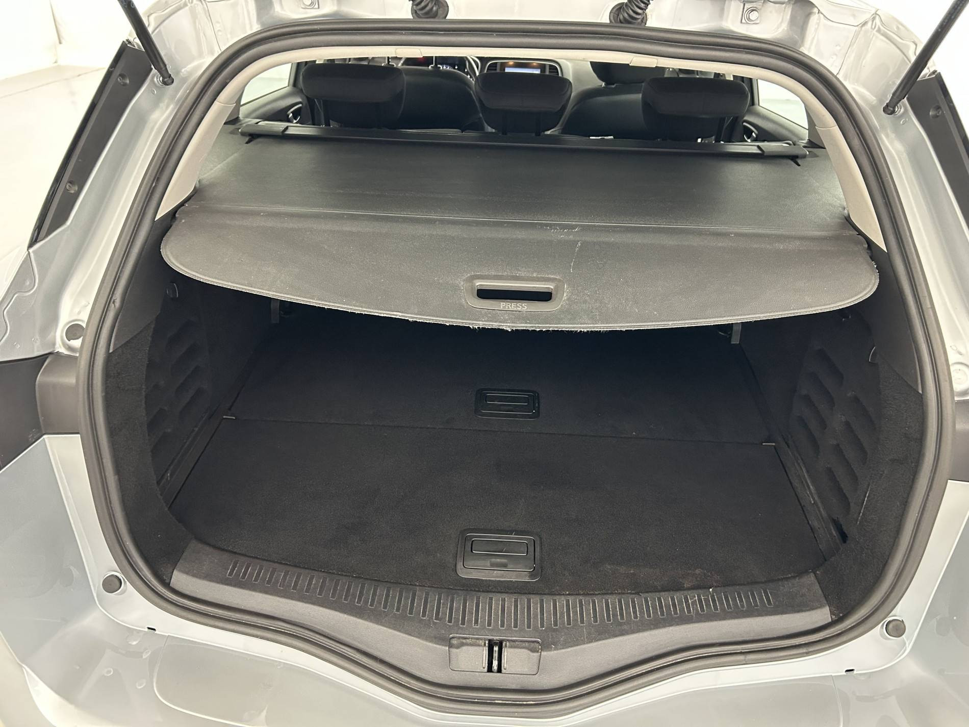 Vente en ligne Renault Megane 4 Estate  Blue dCi 115 EDC au prix de 17 990 €