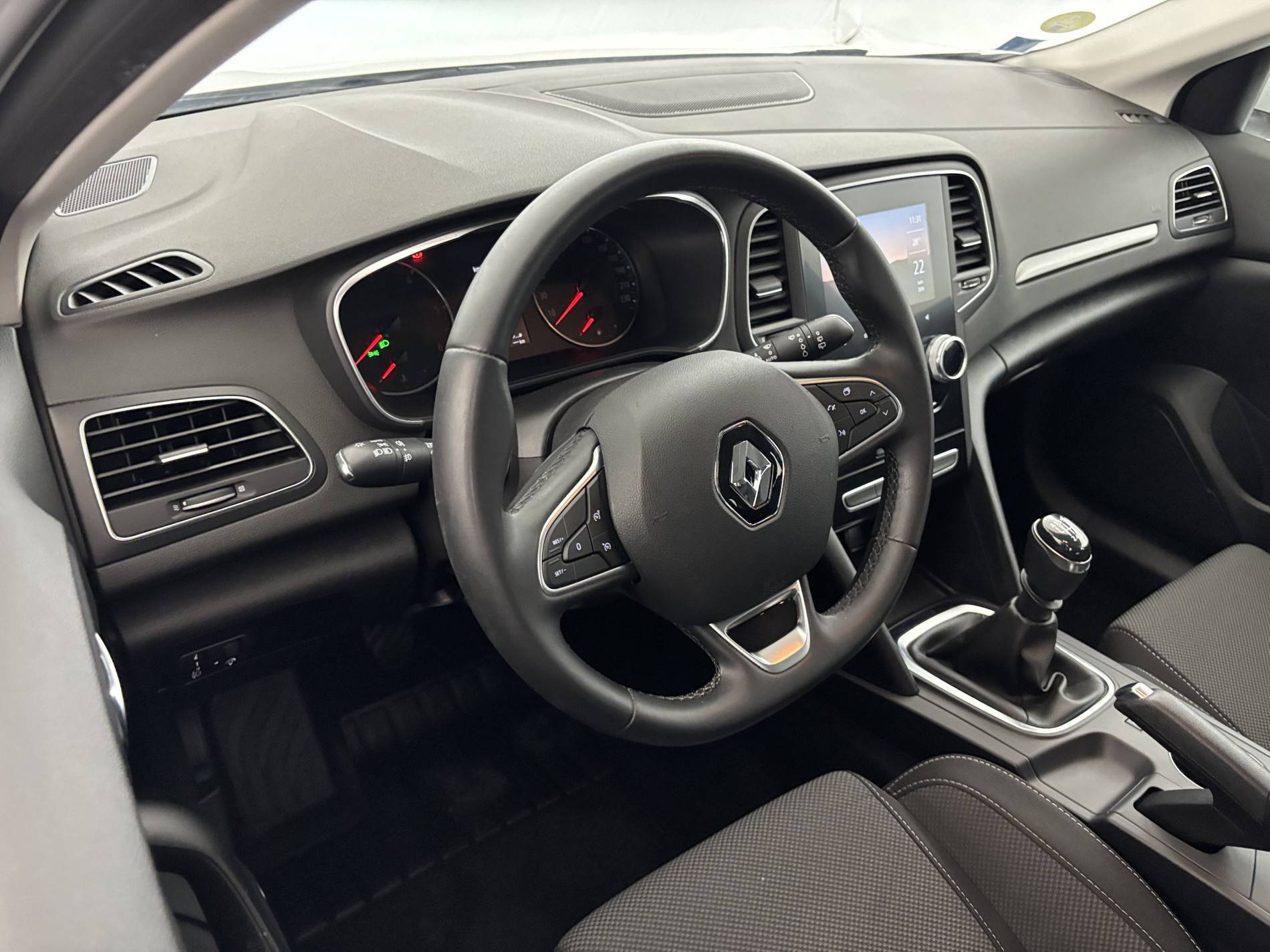 Vente en ligne Renault Megane 4  BLUE DCI 115 au prix de 12 990 €