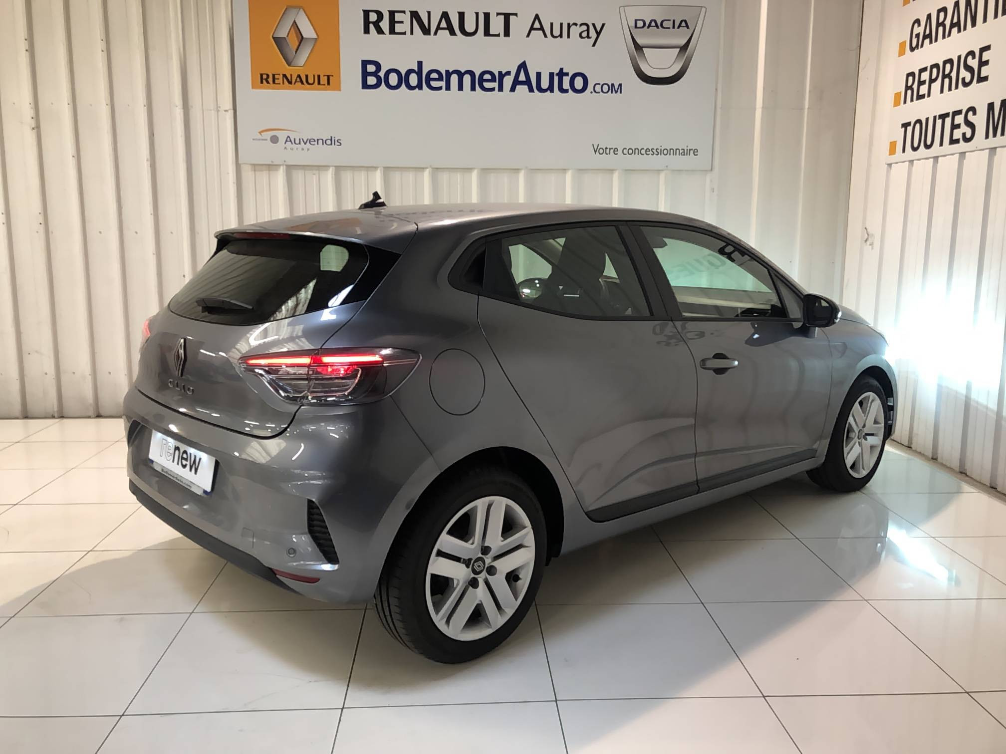 Vente en ligne Renault Clio 5 Clio TCe 90 au prix de 15 990 €