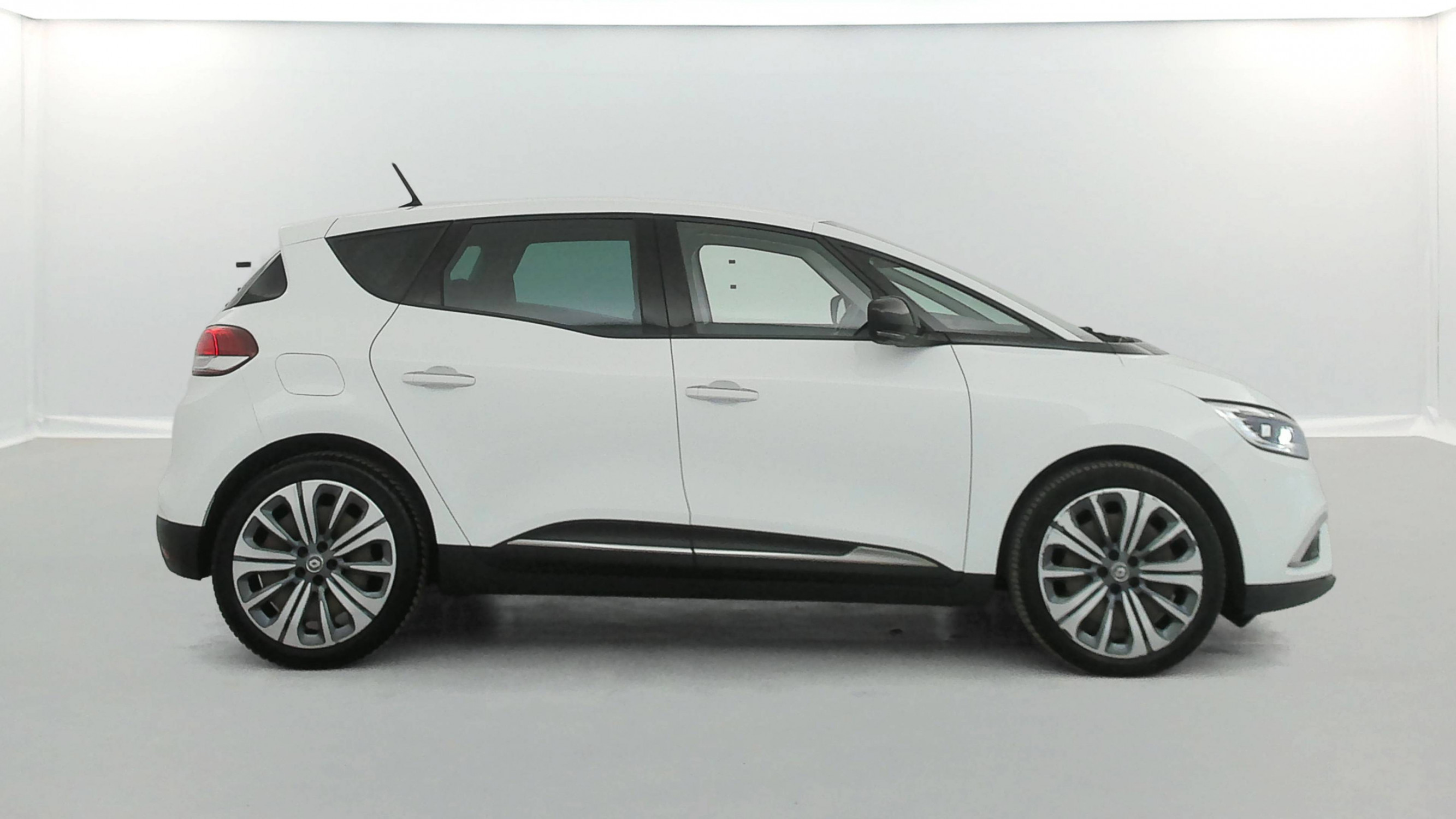 Vente en ligne Renault Scenic 4 Scenic Blue dCi 120 - 21 au prix de 14 990 €