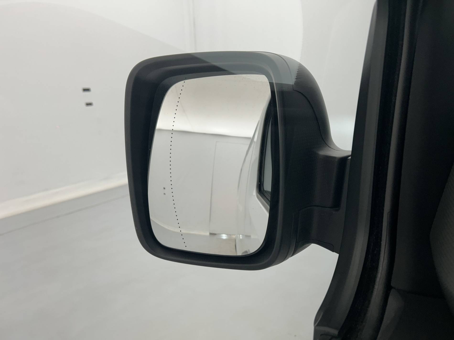 Vente en ligne Renault Trafic 3 Fourgon TRAFIC FGN L2H1 3000 KG BLUE DCI 130 au prix de 22 990 €