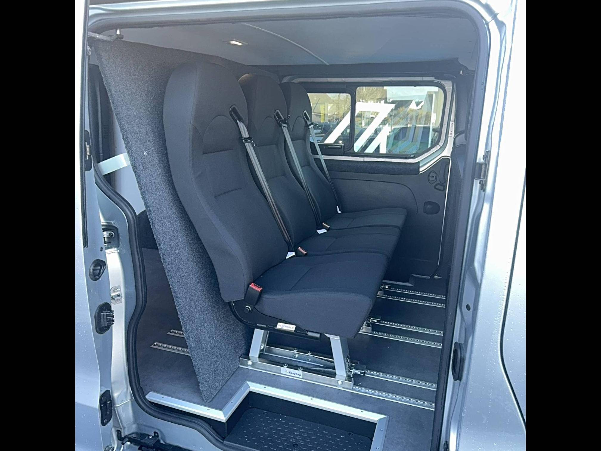 Vente en ligne Renault Trafic Cabine Approfondie TRAFIC CA BLUE DCI 150 L2H1 3T au prix de 43 000 €