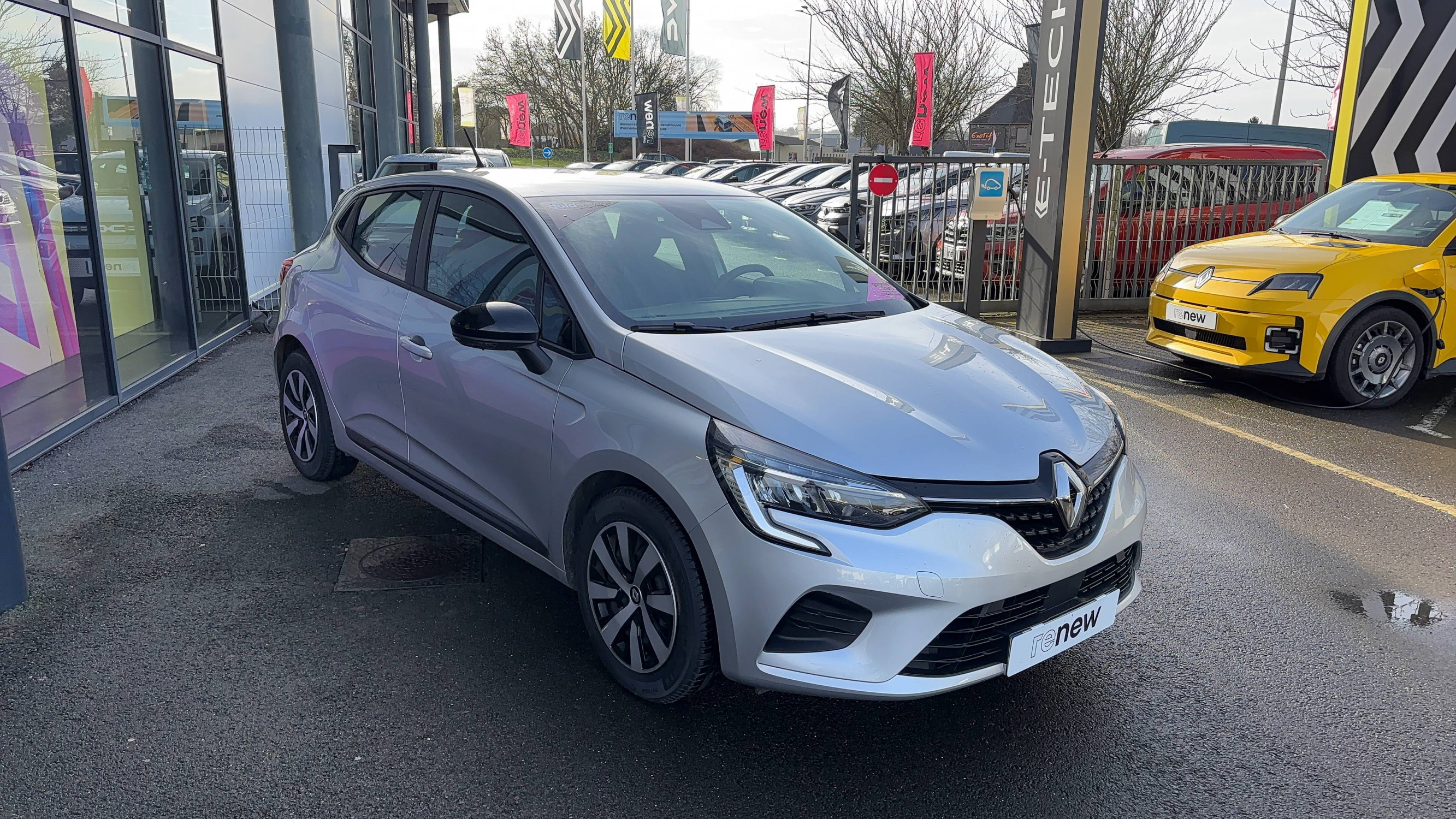 Vente en ligne Renault Clio 5 Clio TCe 90 au prix de 14 790 €