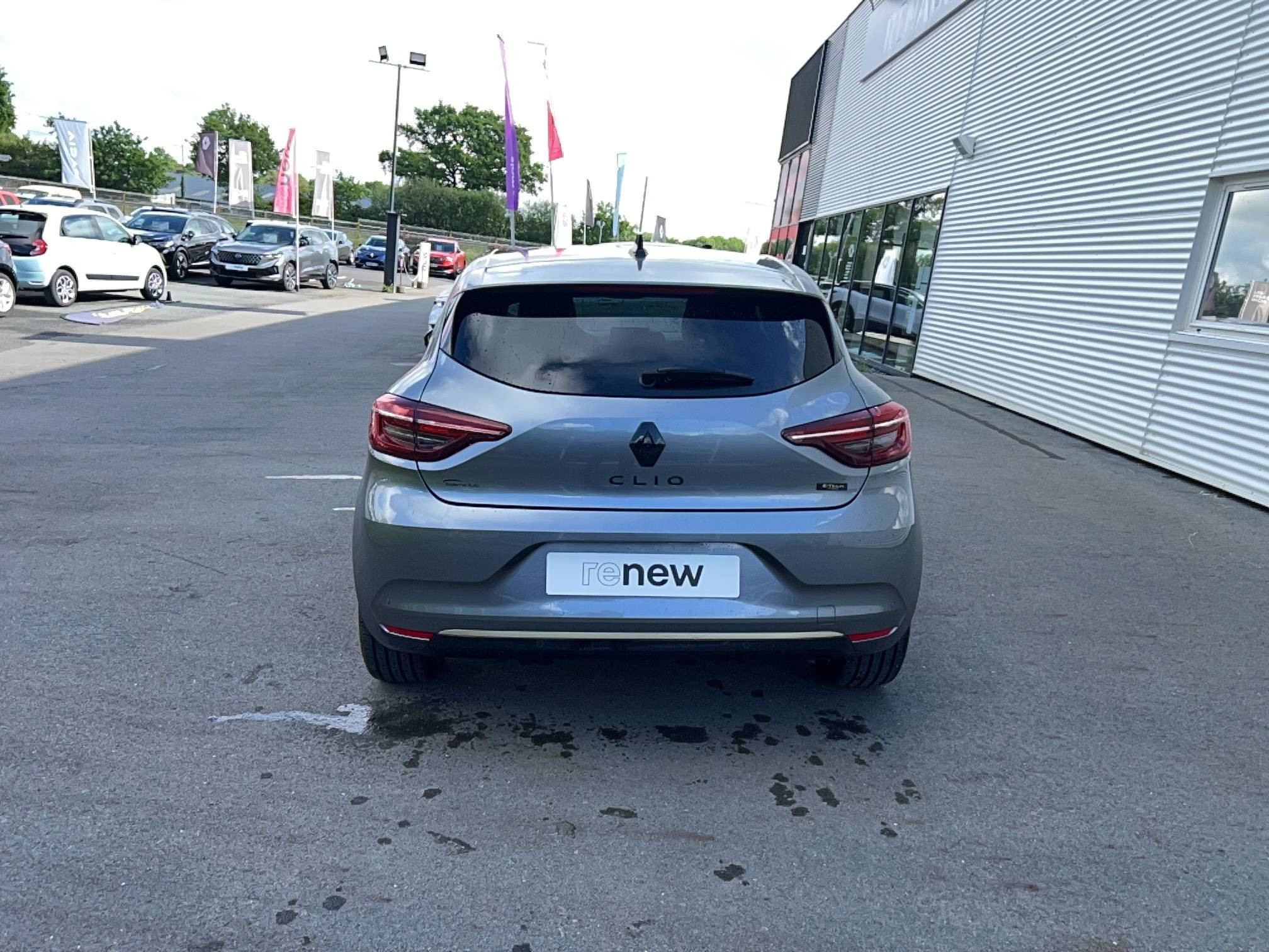 Vente en ligne Renault Clio 5 Clio E-Tech hybride 145 au prix de 16 990 €