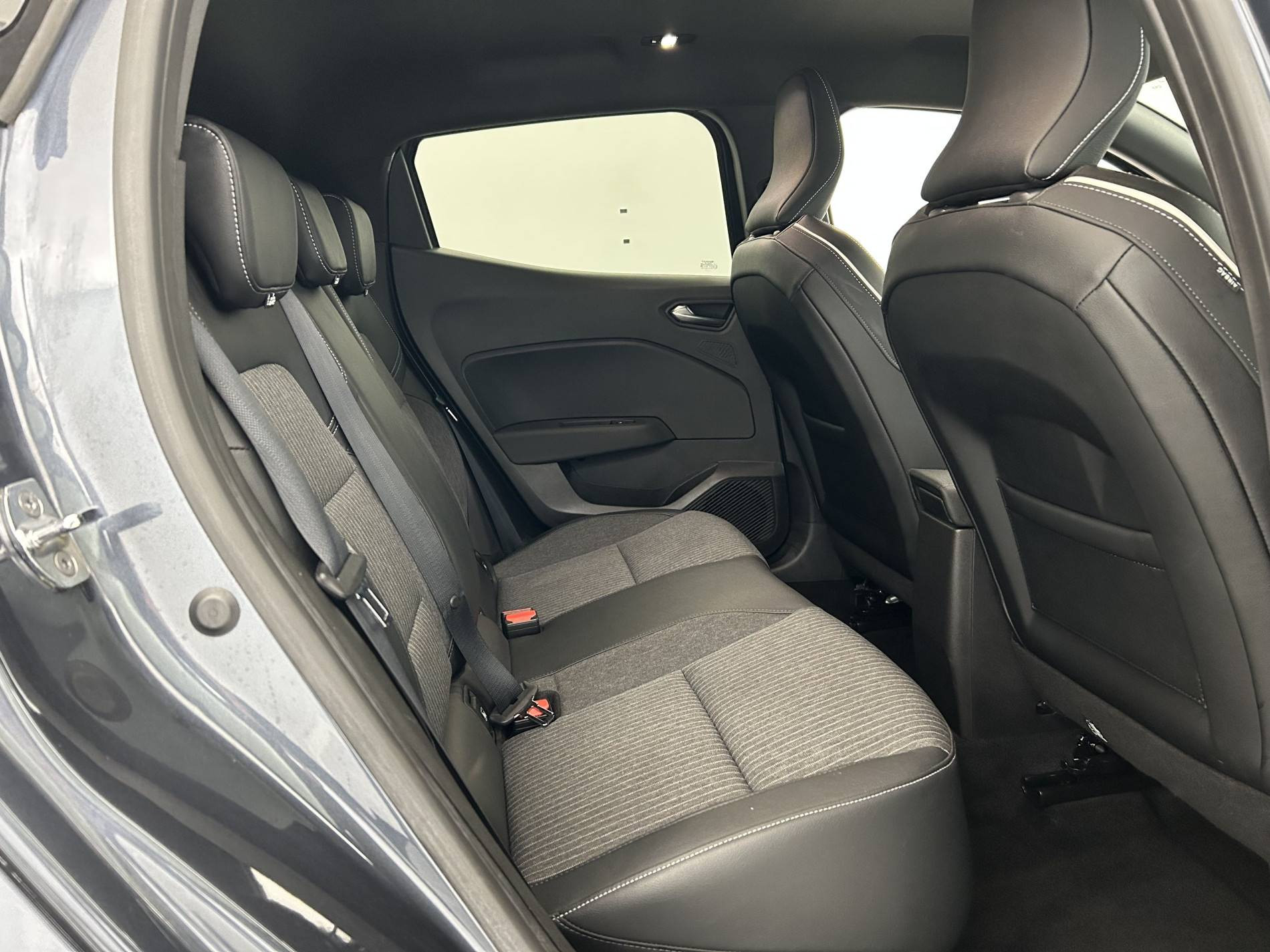 Vente en ligne Renault Clio 5 Clio TCe 90 - 21N au prix de 15 290 €