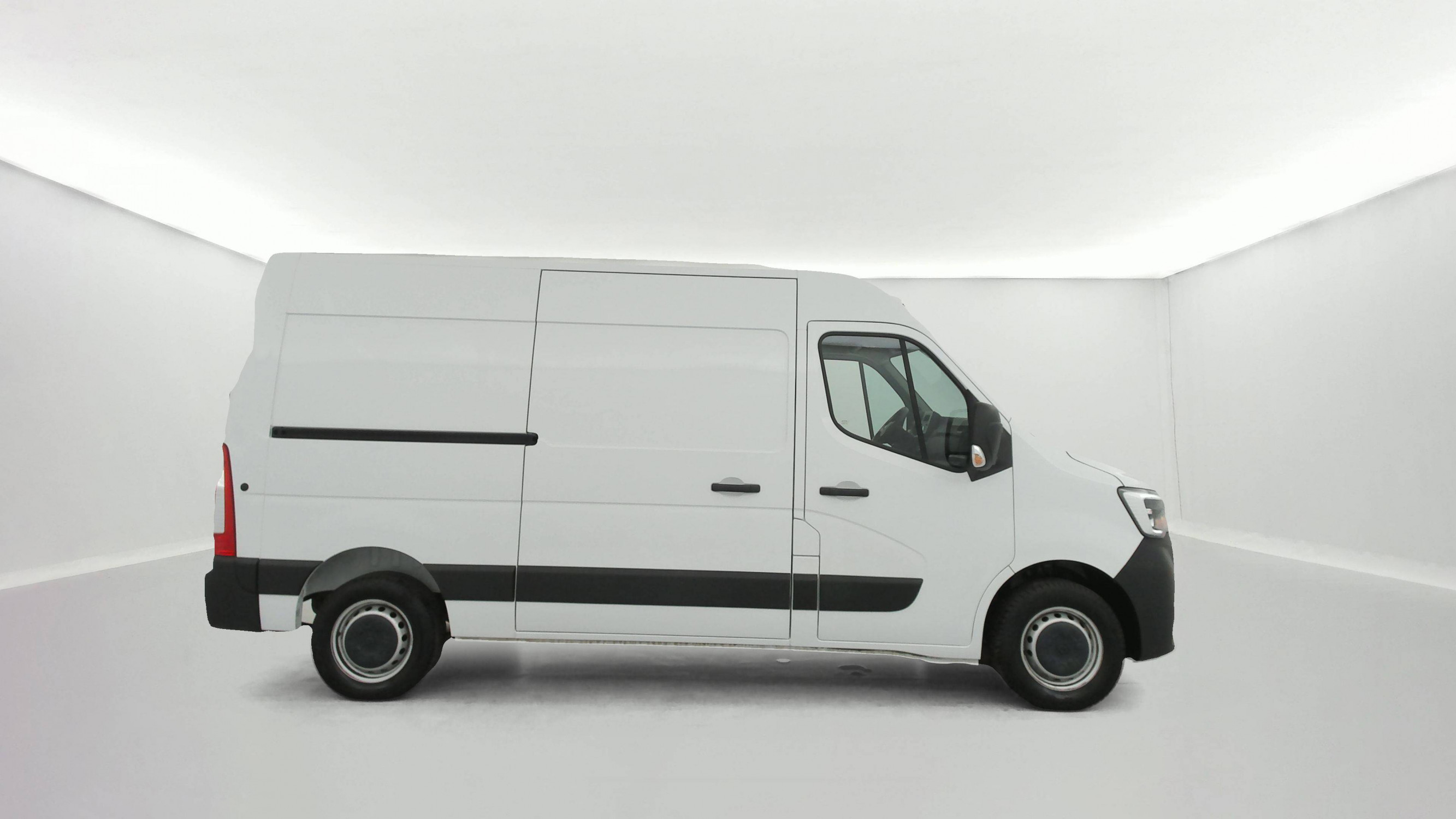 Vente en ligne Renault Master Fourgon MASTER FGN TRAC F3500 L2H2 BLUE DCI 135 au prix de 20 990 €