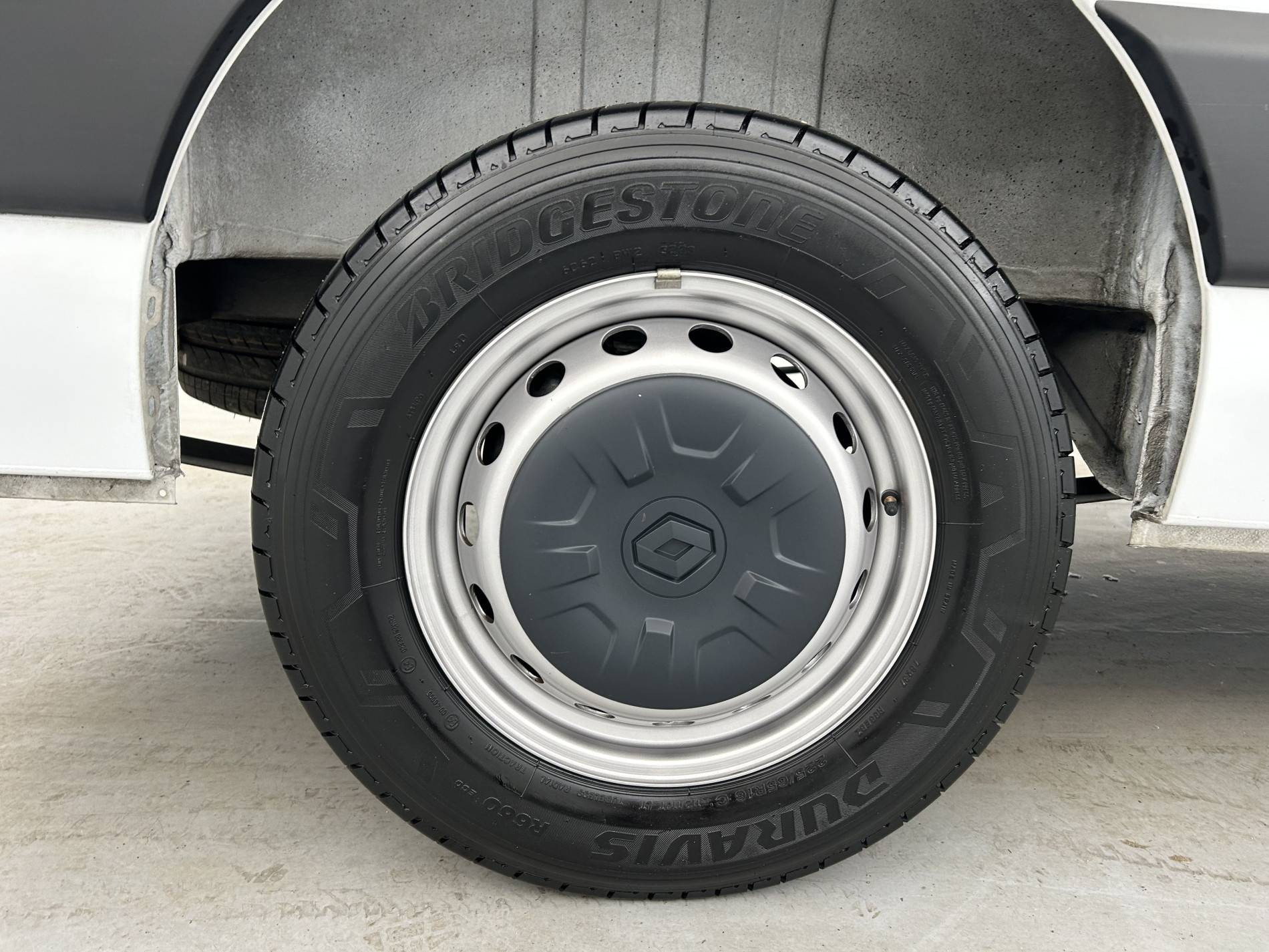 Vente en ligne Renault Master Fourgon MASTER FGN TRAC F3500 L2H2 BLUE DCI 135 au prix de 26 280 €