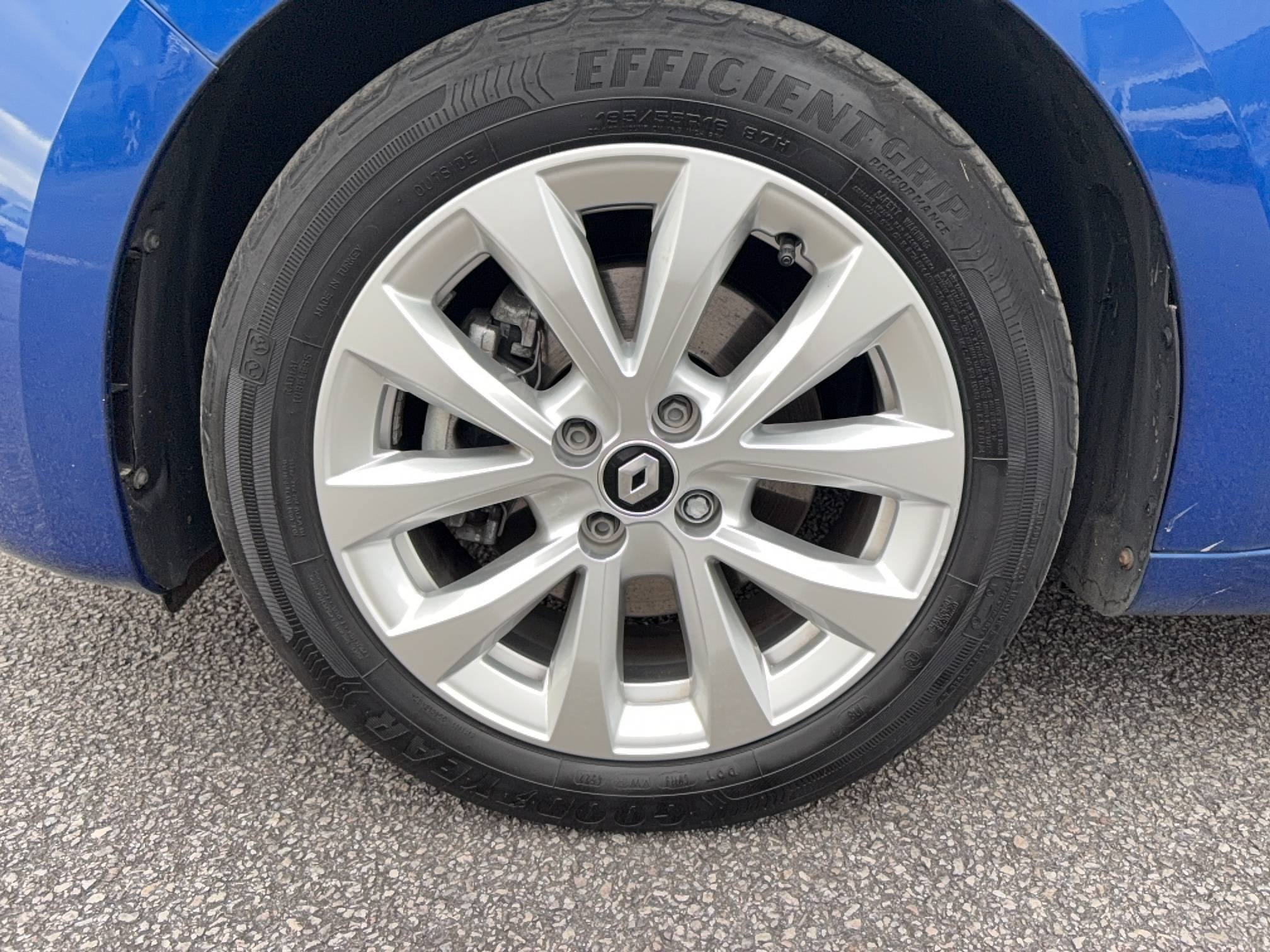 Vente en ligne Renault Clio 5 Clio E-Tech full hybrid 145 au prix de 16 490 €