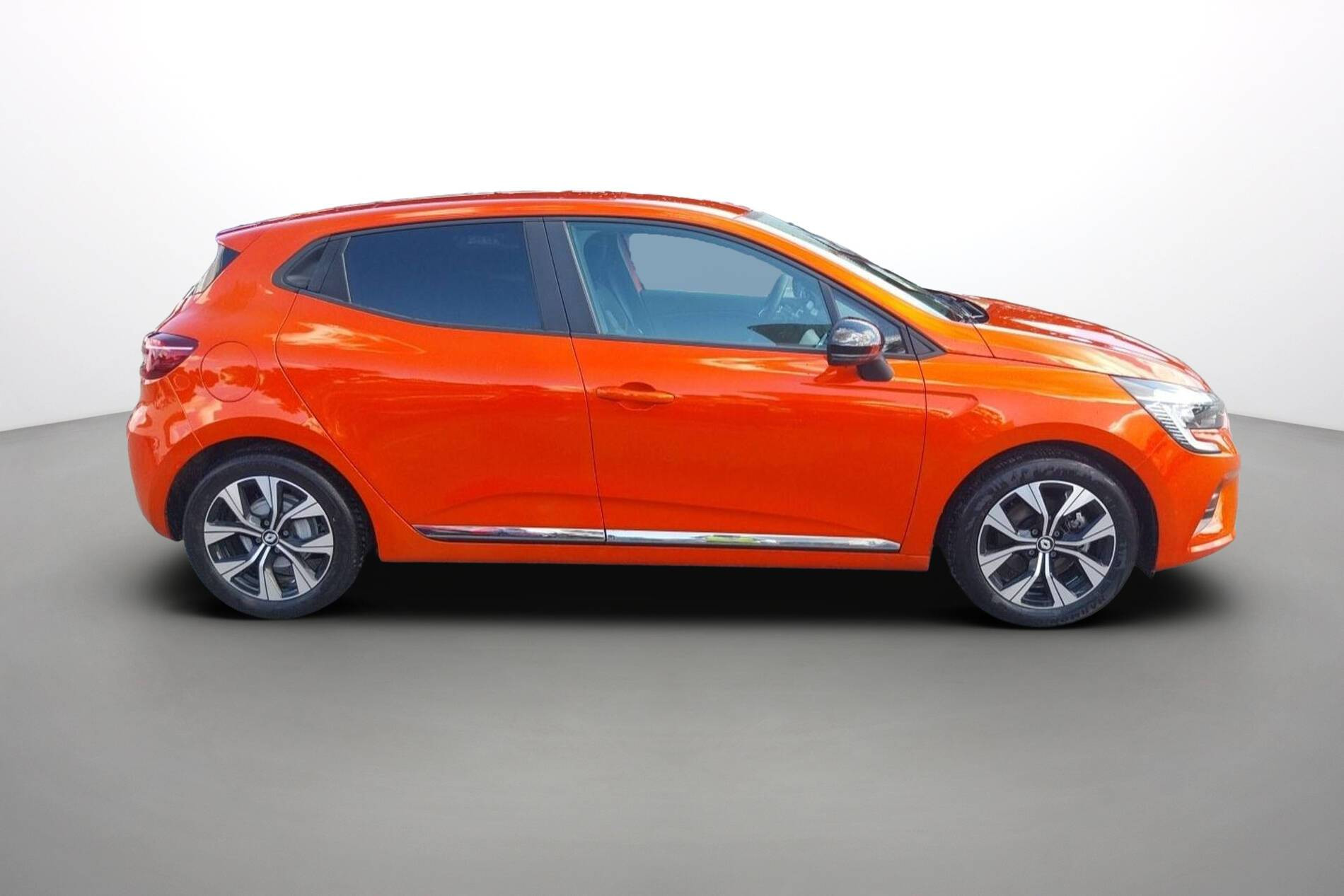 Vente en ligne Renault Clio 5 Clio E-Tech full hybrid 145 au prix de 17 390 €