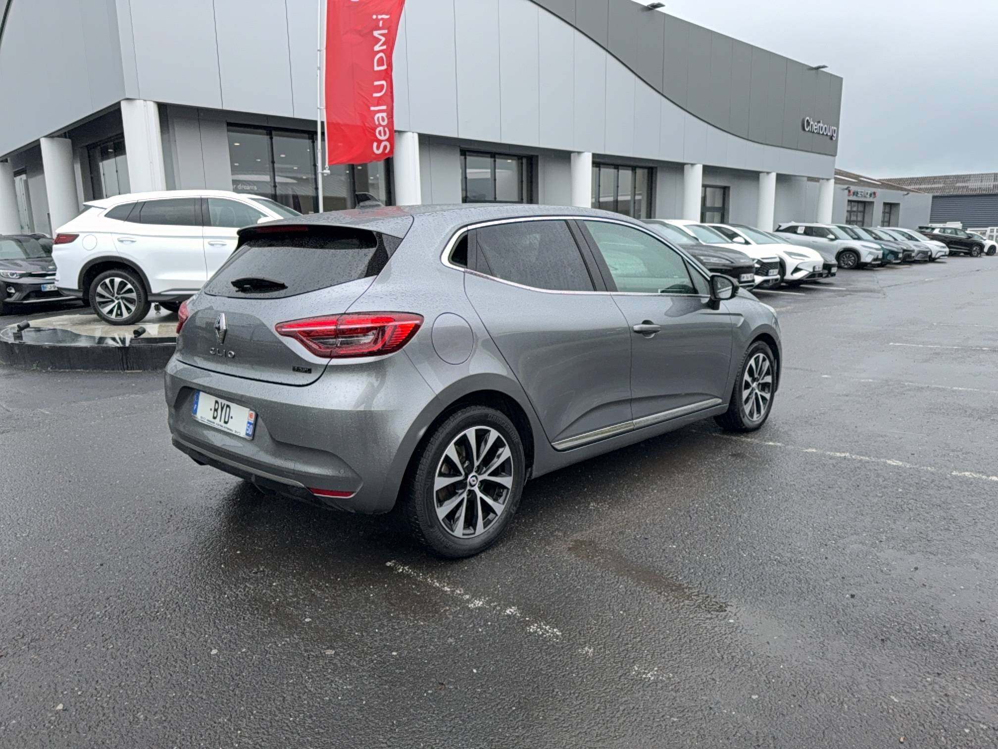 Vente en ligne Renault Clio 5 Clio E-Tech full hybrid 145 au prix de 15 990 €
