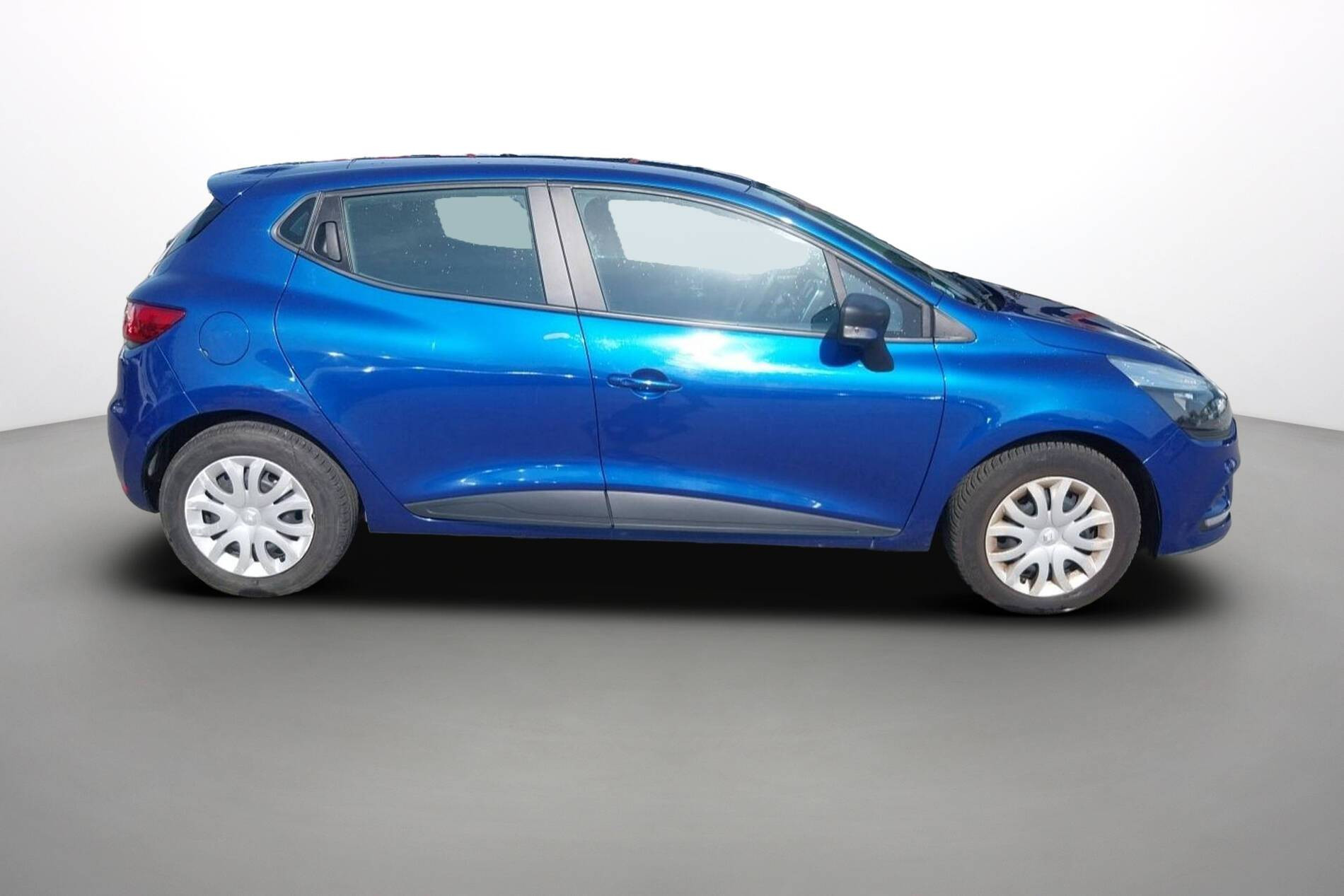 Vente en ligne Renault Clio 4 Clio 1.2 16V 75 au prix de 8 990 €