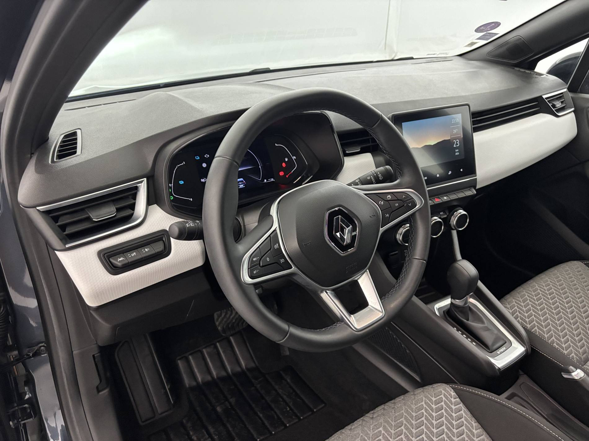 Vente en ligne Renault Clio 5 Clio E-Tech 140 - 21N au prix de 16 990 €