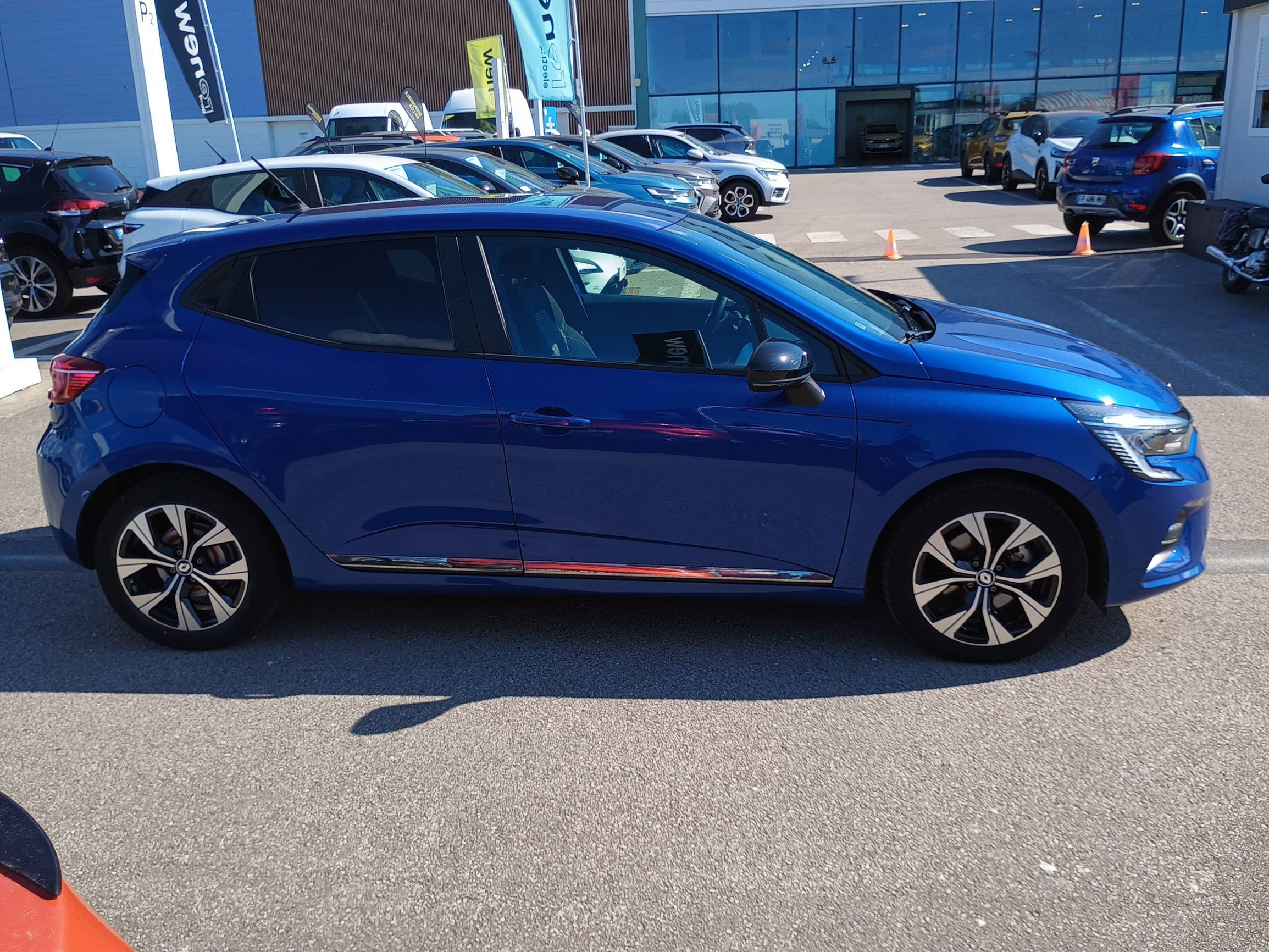 Vente en ligne Renault Clio 5 Clio E-Tech full hybrid 145 au prix de 15 890 €