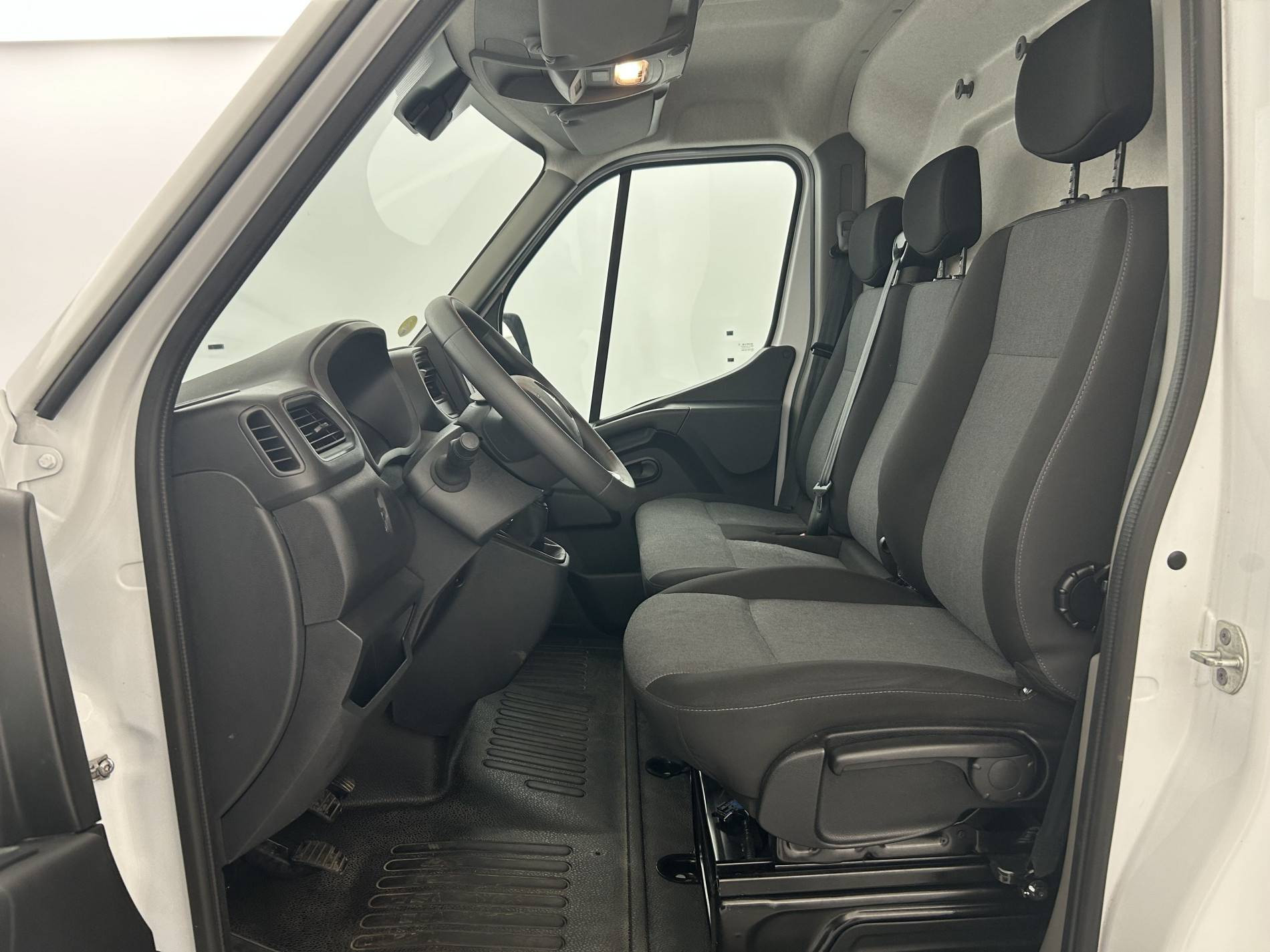 Vente en ligne Renault Master Fourgon MASTER FGN TRAC F3500 L2H2 BLUE DCI 135 au prix de 24 000 €