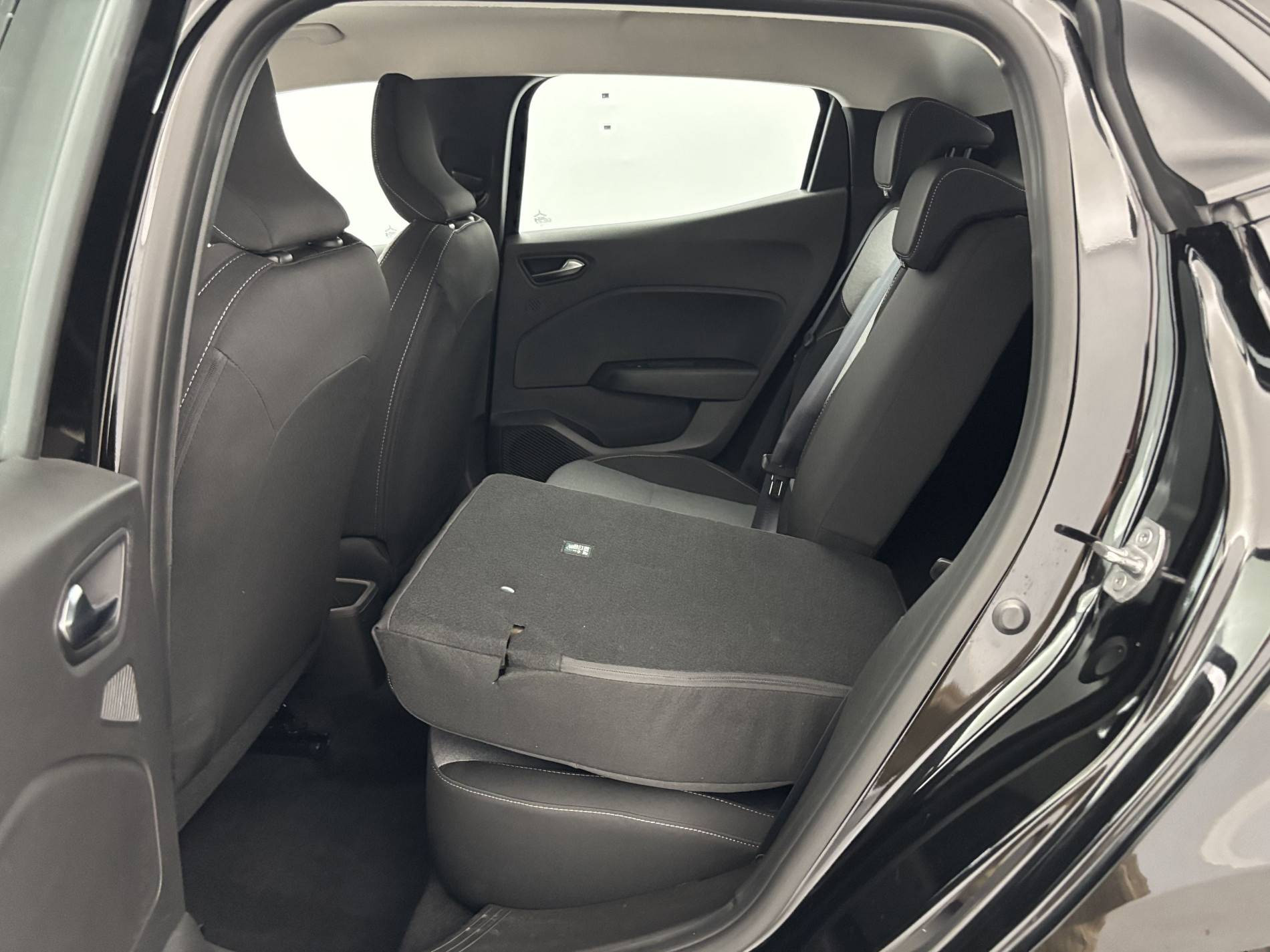Vente en ligne Renault Clio 5 Clio Blue dCi 100 ch GSR2 au prix de 17 991 €