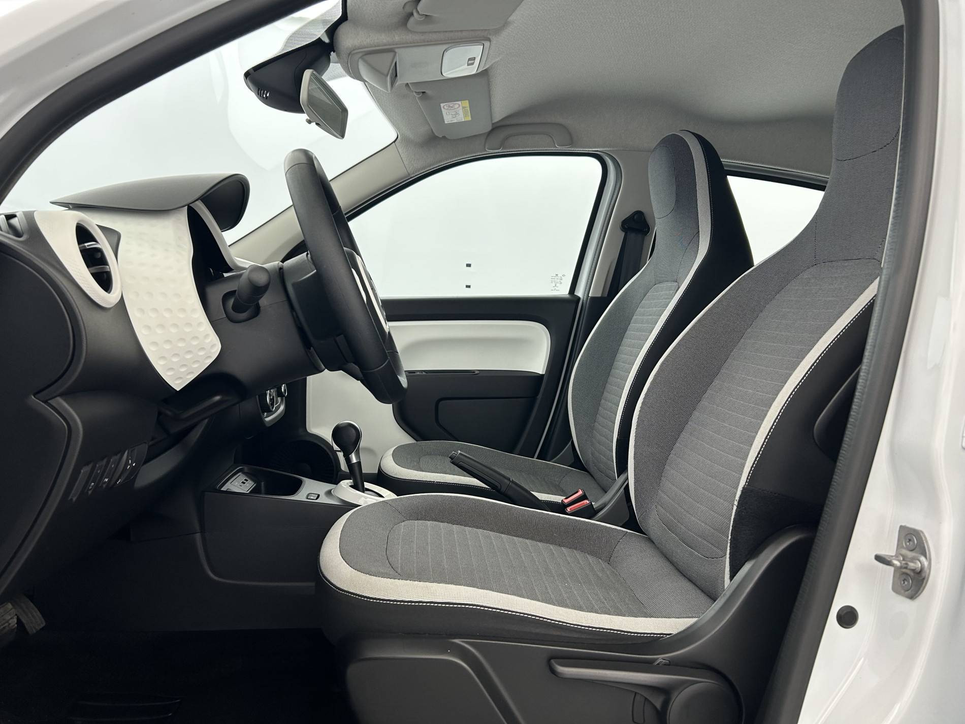 Vente en ligne Renault Twingo Electrique Twingo III E-Tech au prix de 12 490 €