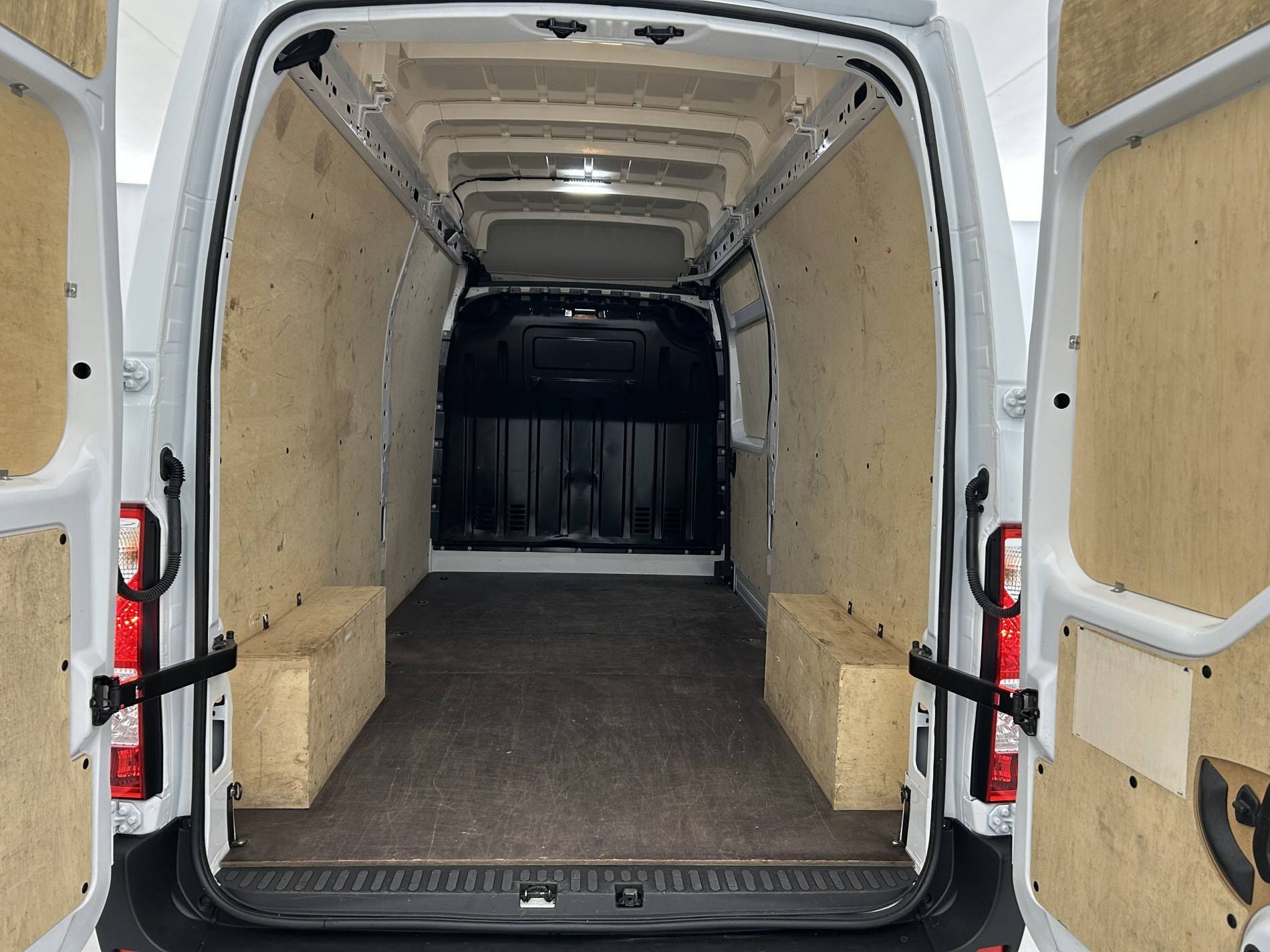 Vente en ligne Renault Master Fourgon MASTER FGN TRAC F3500 L3H3 BLUE DCI 135 au prix de 28 990 €