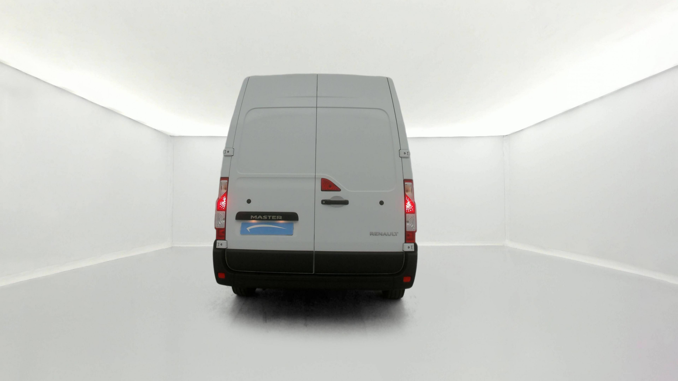 Vente en ligne Renault Master Fourgon MASTER FGN TRAC F3300 L2H2 BLUE DCI 135 au prix de 23 990 €