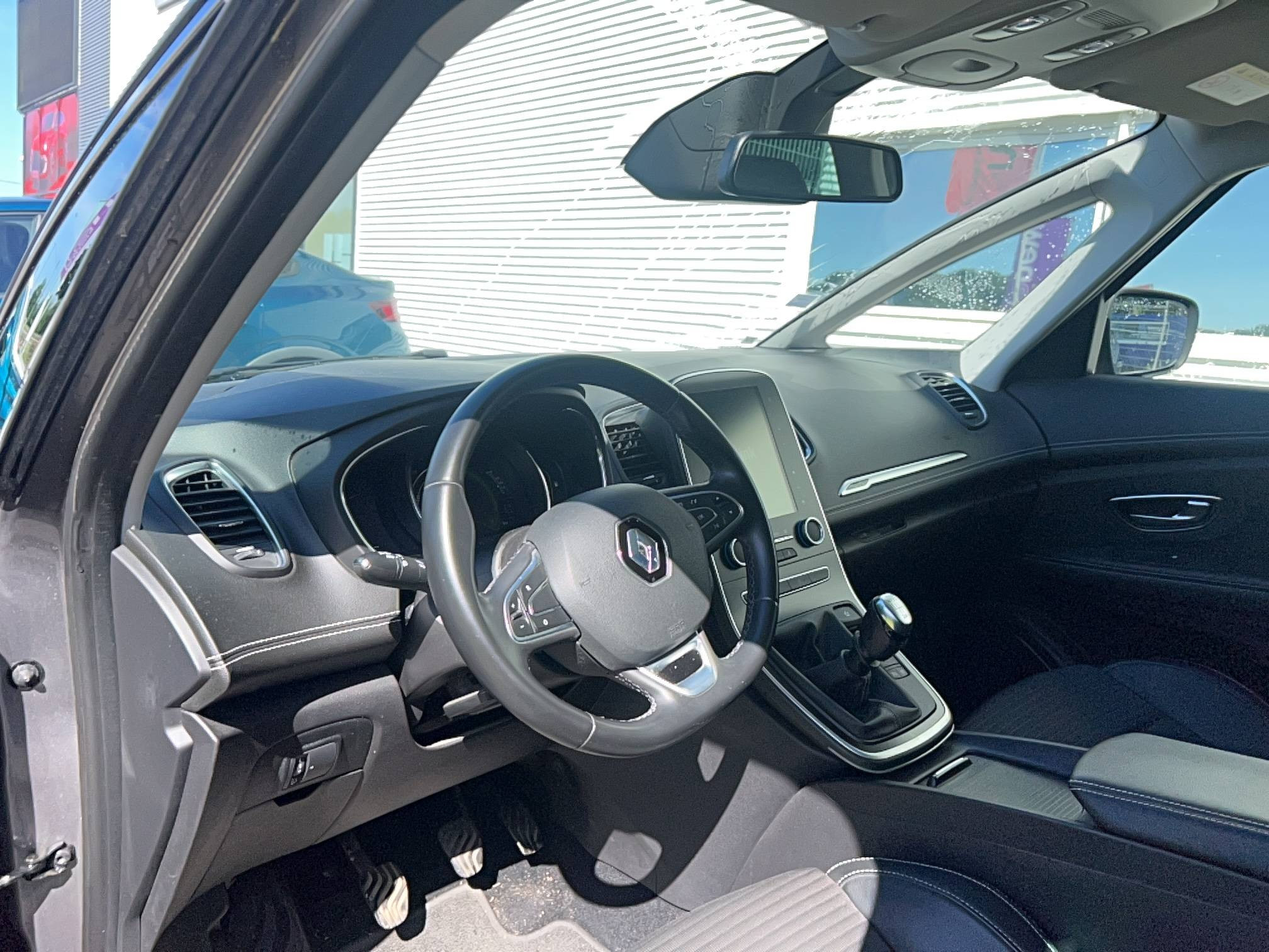 Vente en ligne Renault Scenic 4 Scenic TCe 140 FAP au prix de 15 590 €