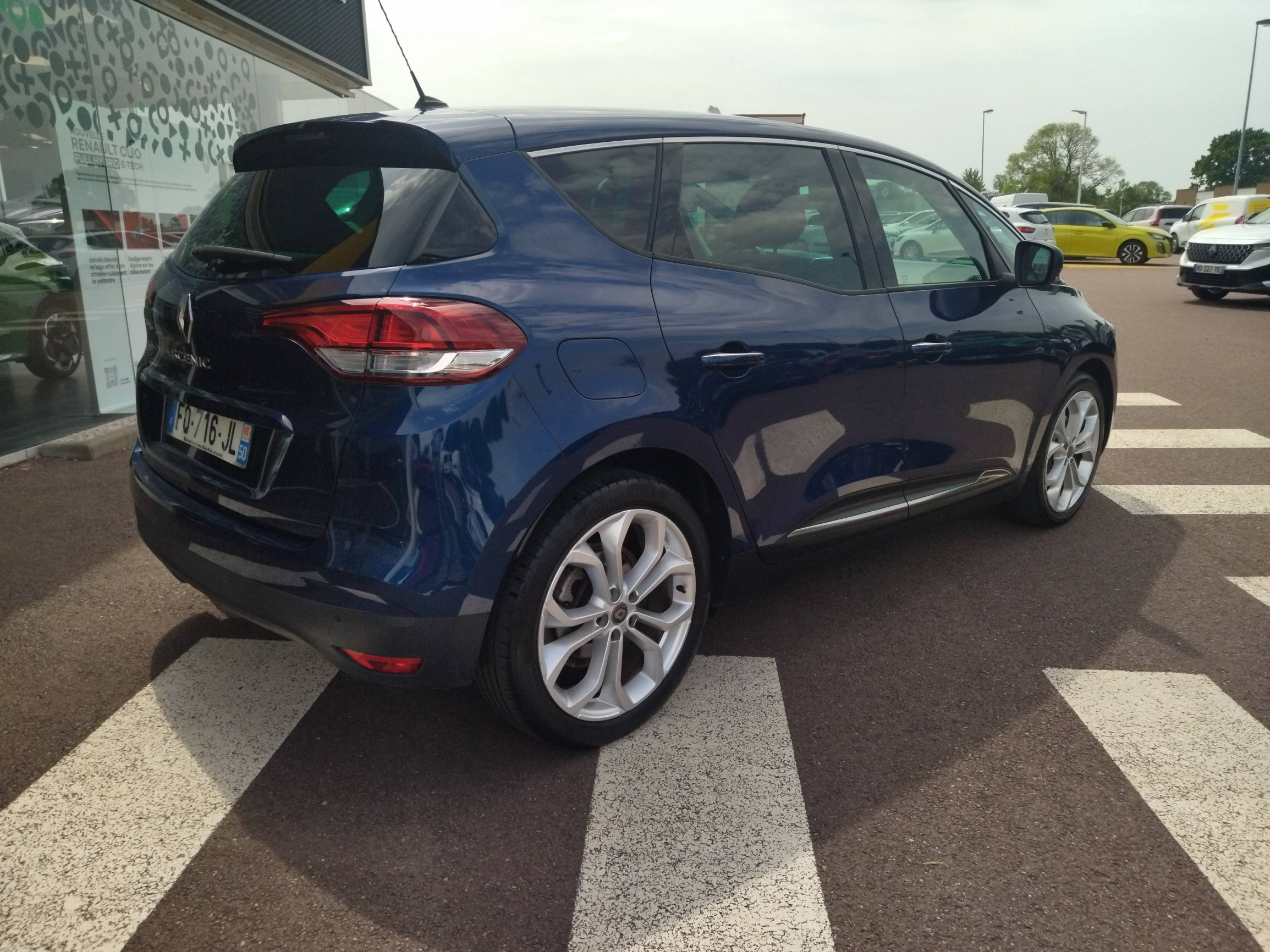 Vente en ligne Renault Scenic 4 Scenic Blue dCi 120 au prix de 16 990 €