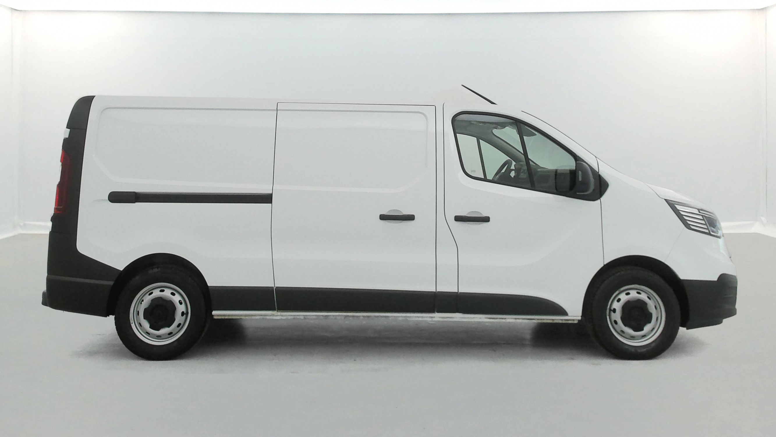 Vente en ligne Renault Trafic 3 Fourgon TRAFIC FGN L2H1 3000 KG BLUE DCI 130 au prix de 22 990 €