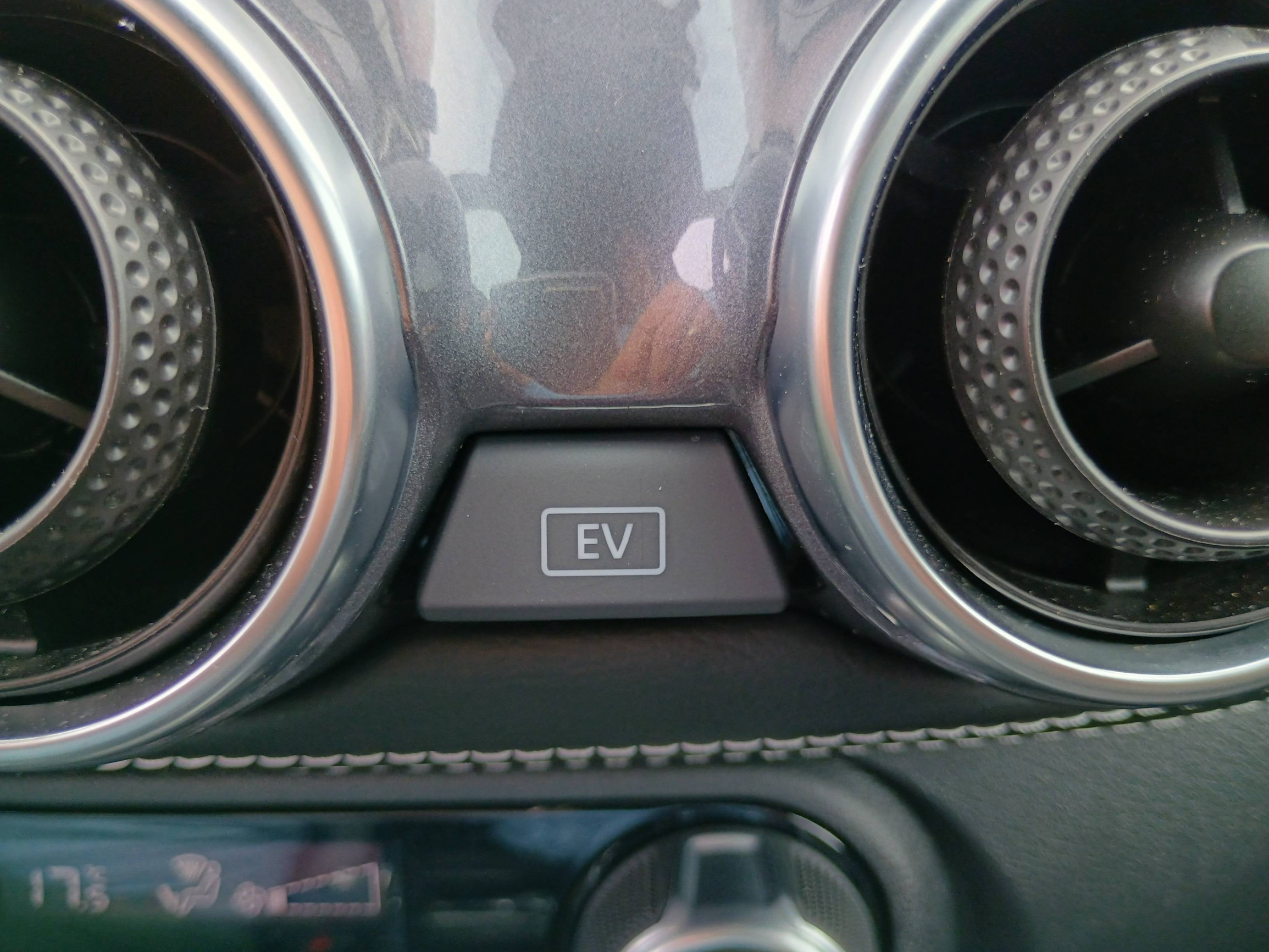 Vente en ligne Nissan Juke JUKE HYBRIDE 143 CH au prix de 19 990 €