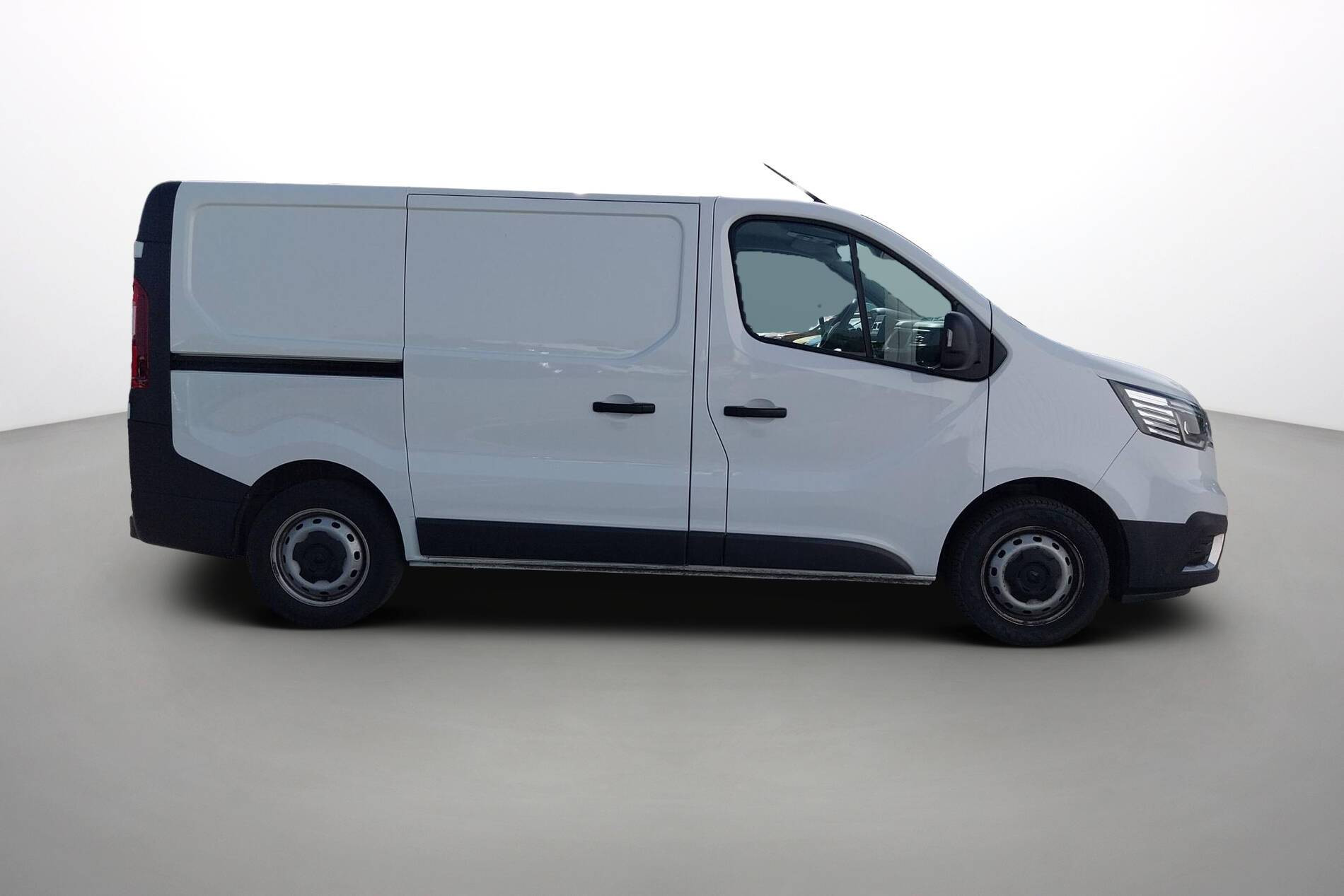 Vente en ligne Renault Trafic 3 Fourgon TRAFIC FGN L1H1 2800 KG BLUE DCI 110 au prix de 21 490 €