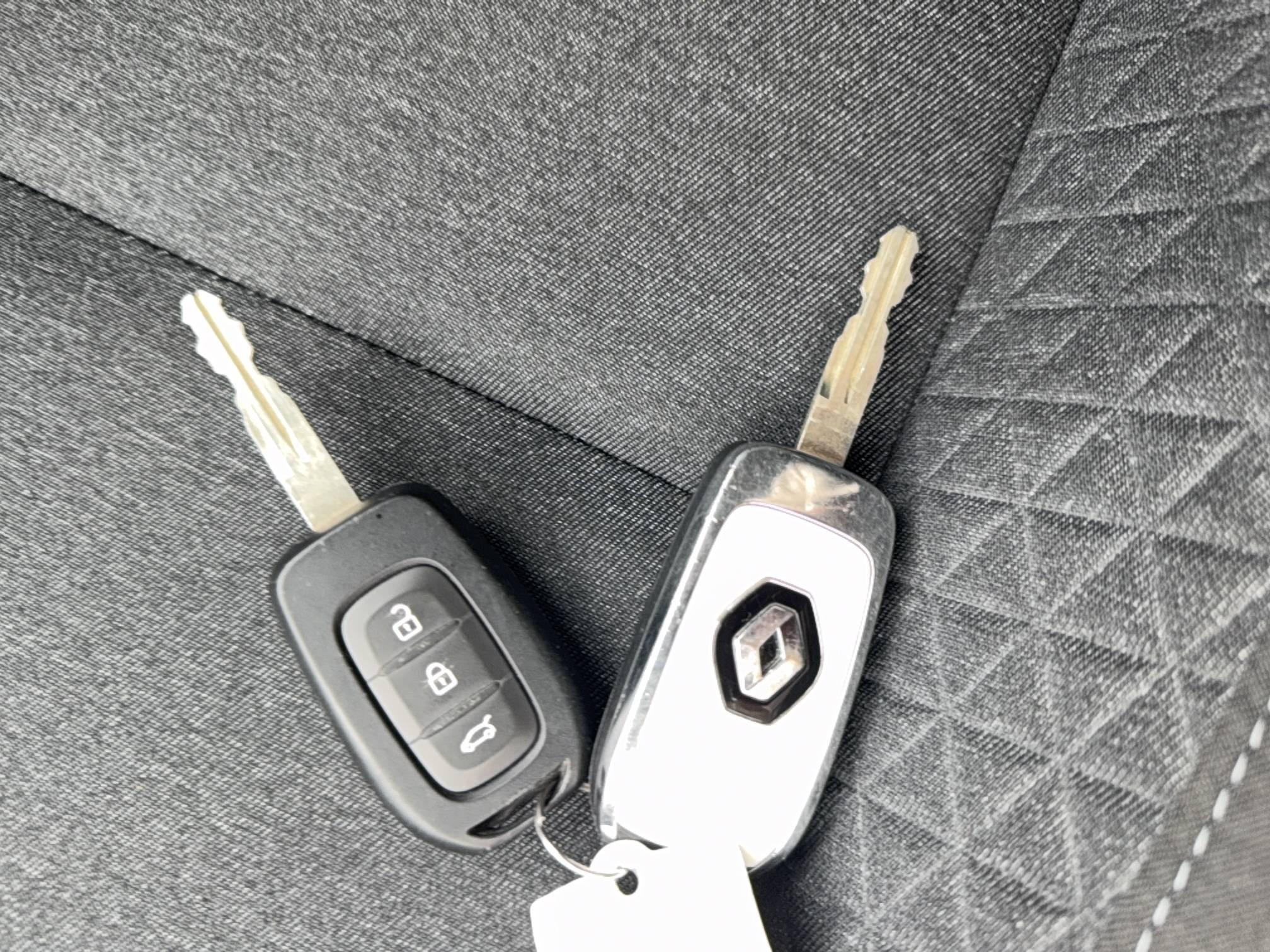 Vente en ligne Renault Clio 5 Clio TCe 90 au prix de 13 990 €