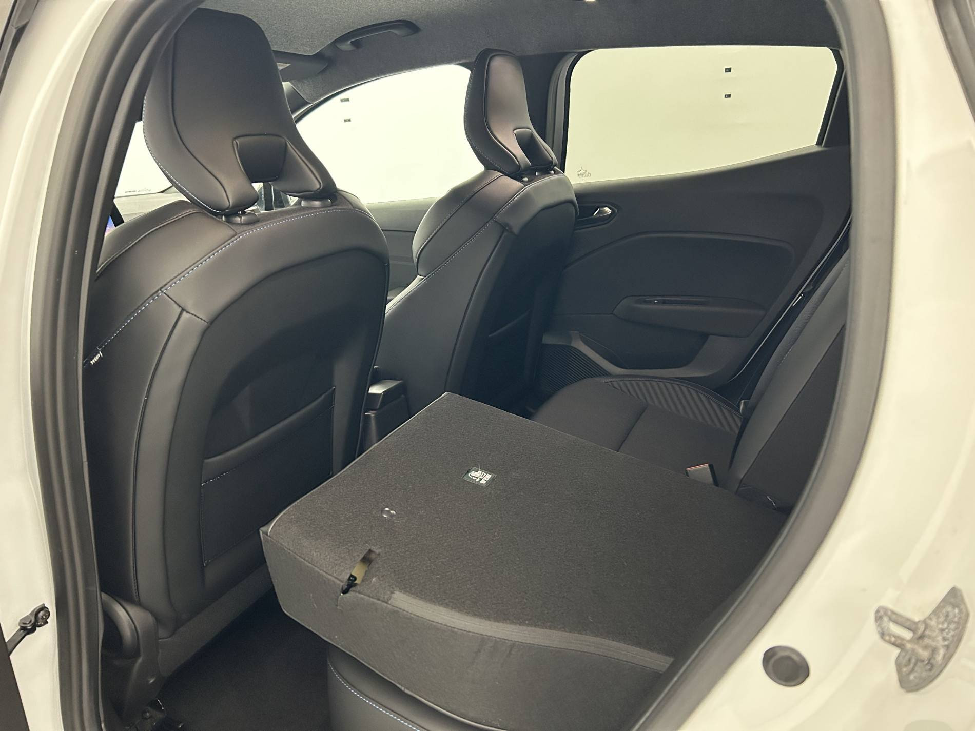 Vente en ligne Renault Clio 5 Clio E-Tech full hybrid 145 au prix de 20 500 €