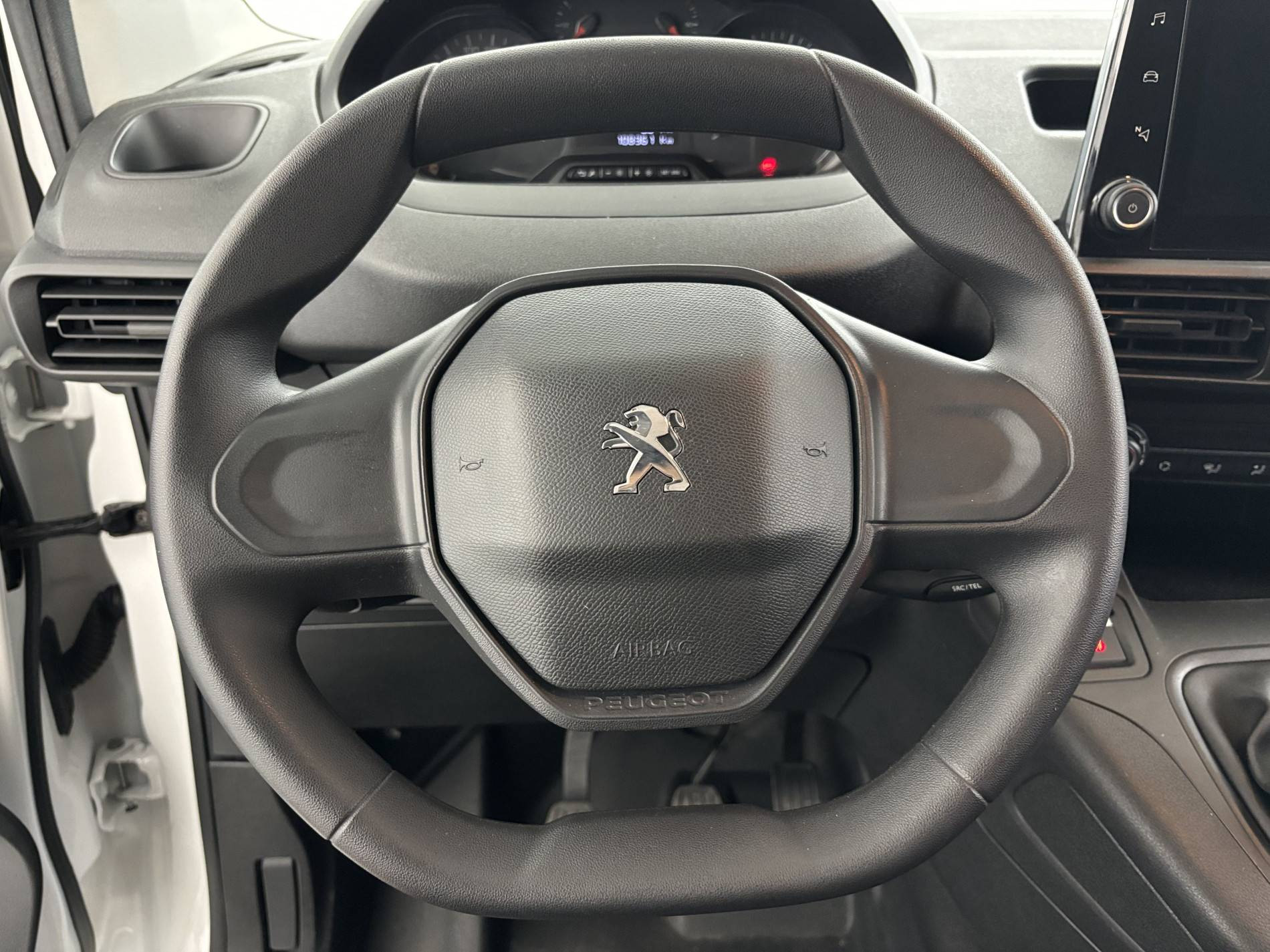 Vente en ligne Peugeot Partner Fourgon  STANDARD 650 KG BLUEHDI 100 S&S BVM5 au prix de 11 990 €