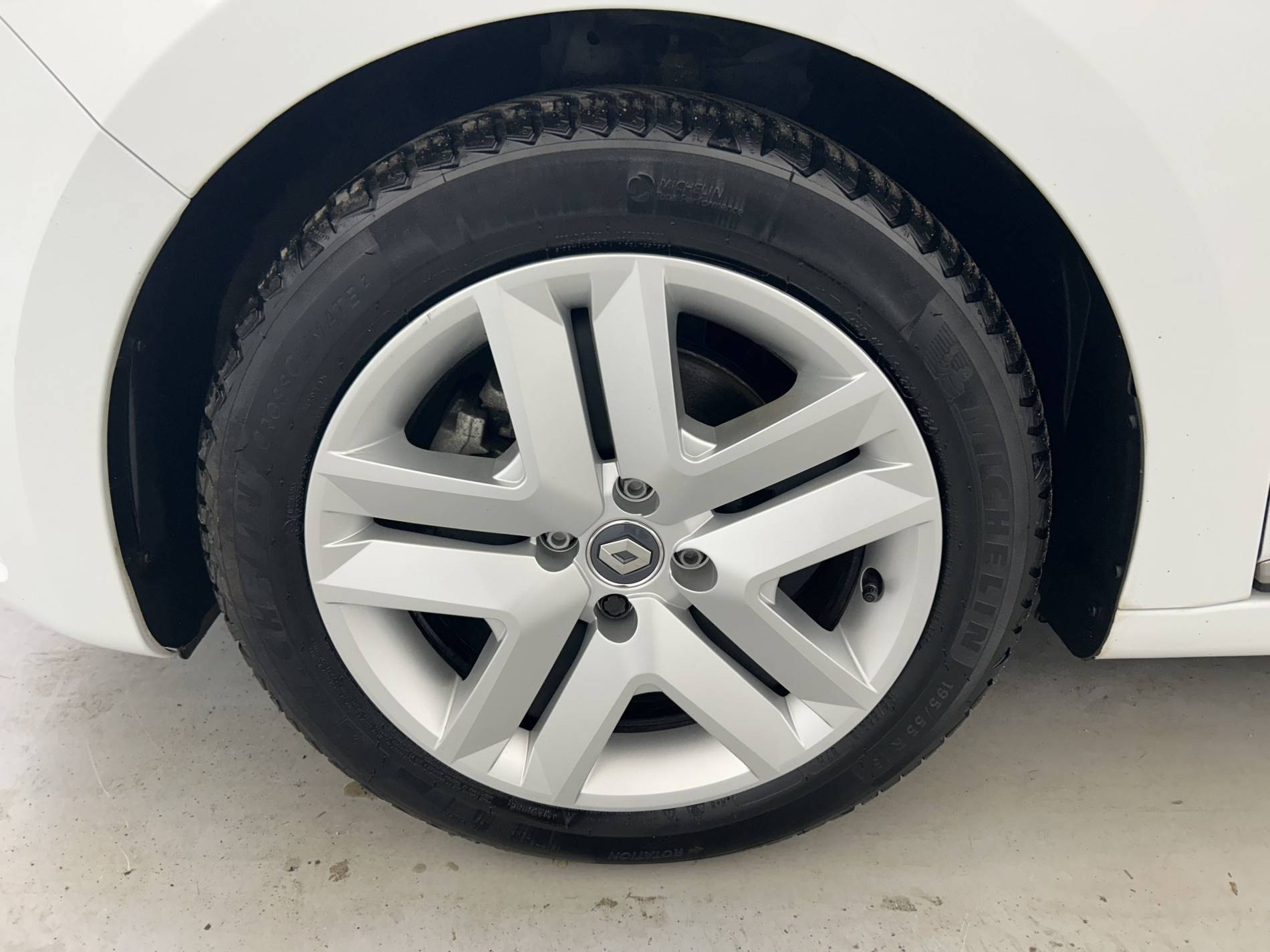 Vente en ligne Renault Clio 5 Clio E-Tech 140 - 21N au prix de 15 500 €