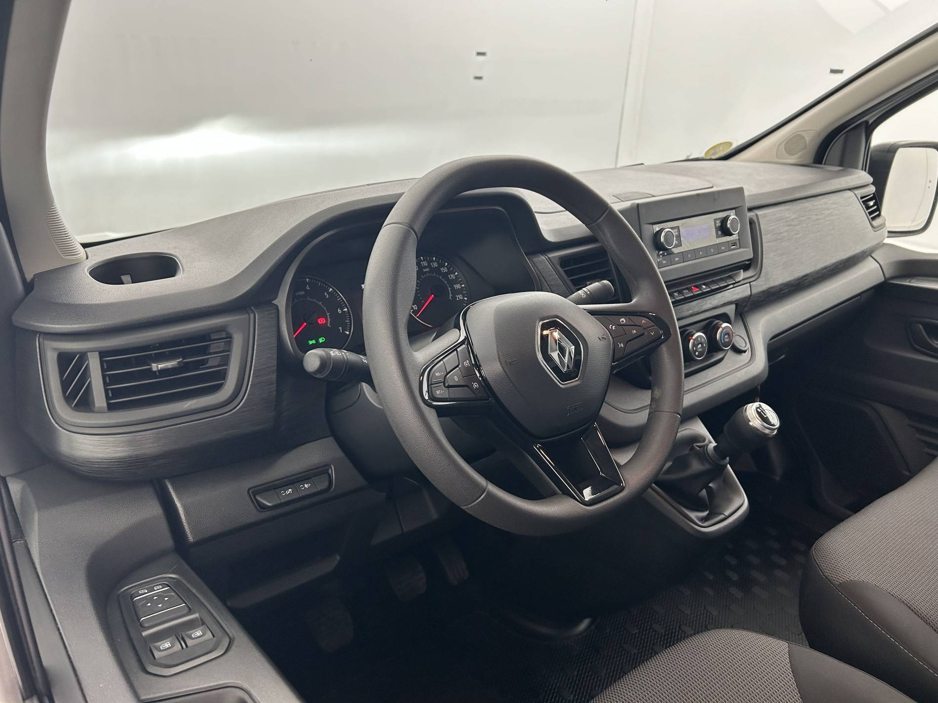 Vente en ligne Renault Trafic 3 Fourgon TRAFIC FG BLUE DCI 130 L1H1 3T GSR2 au prix de 23 990 €