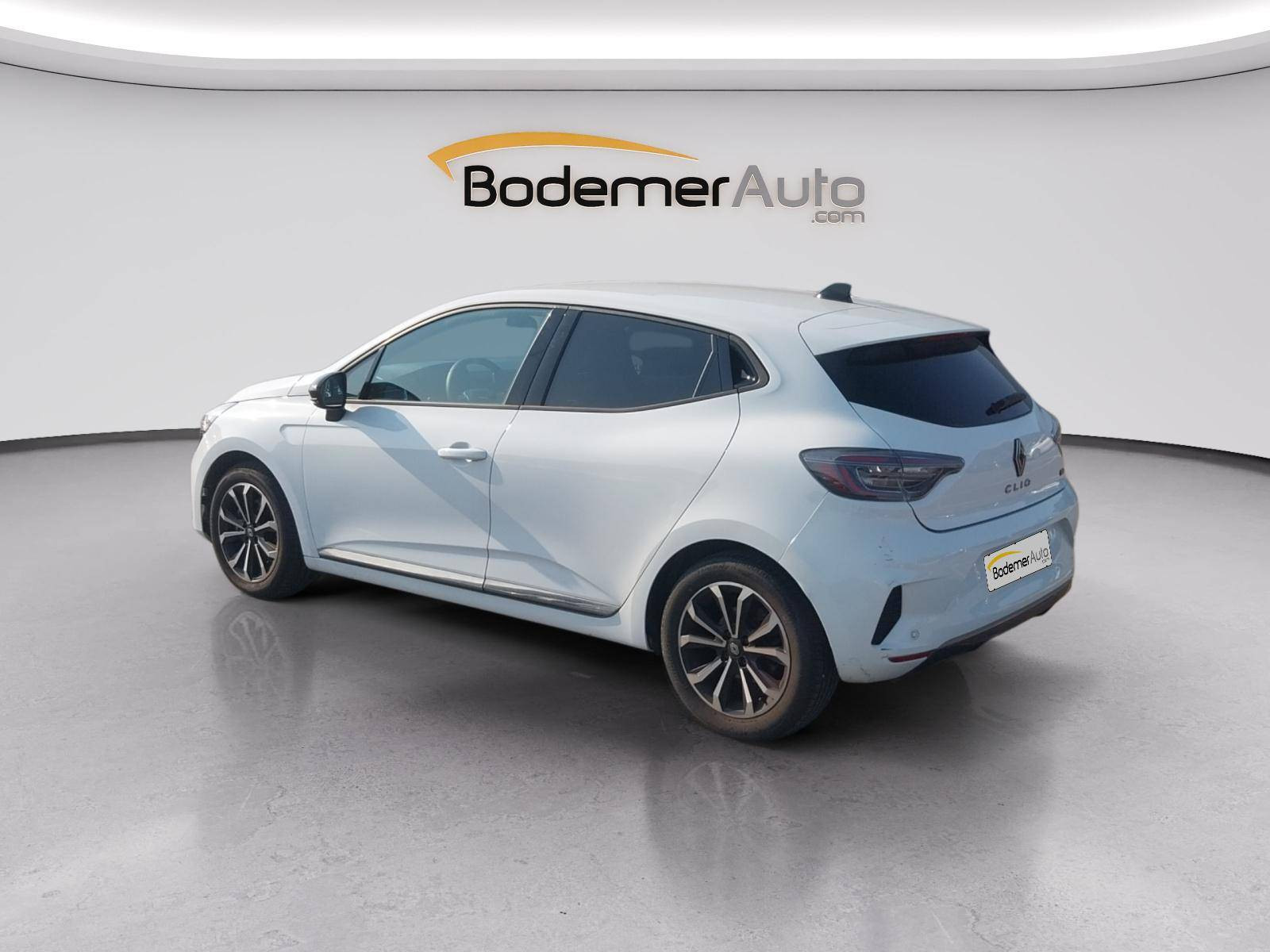 Vente en ligne Renault Clio 5 Clio E-Tech full hybrid 145 au prix de 17 990 €