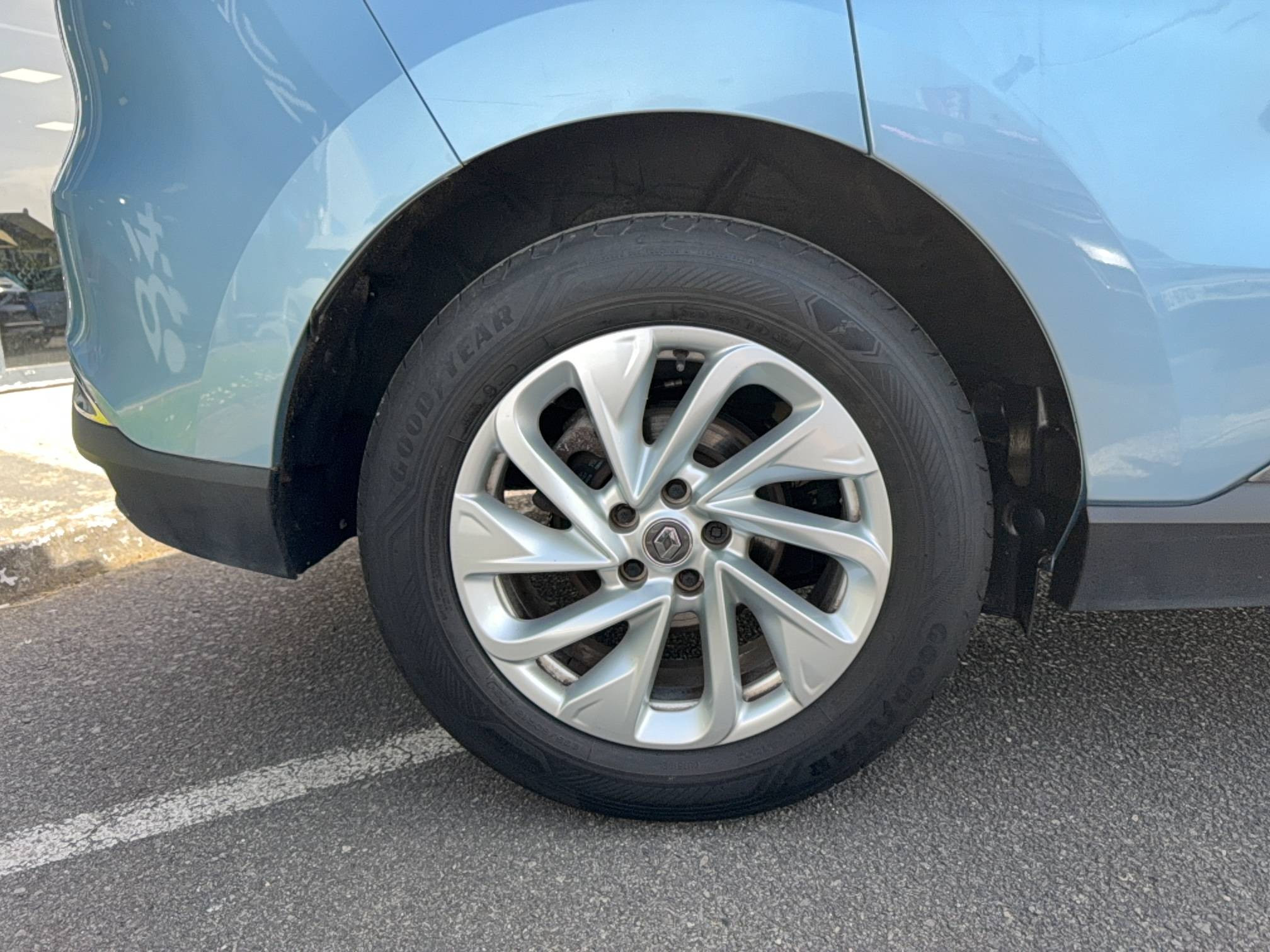 Vente en ligne Renault Espace 5 Espace dCi 160 Energy Twin Turbo au prix de 15 990 €