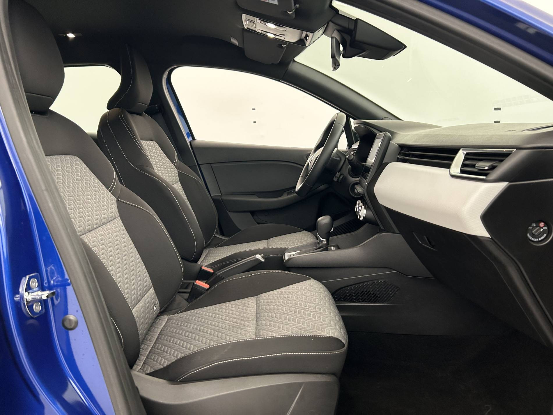 Vente en ligne Renault Clio 5 Clio E-Tech 140 - 21N au prix de 14 990 €