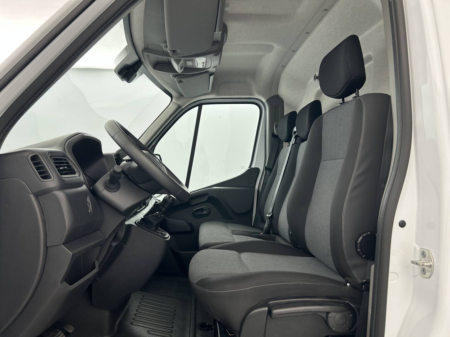 Vente en ligne Renault Master Fourgon MASTER FGN TRAC F3500 L2H2 BLUE DCI 135 au prix de 26 990 €