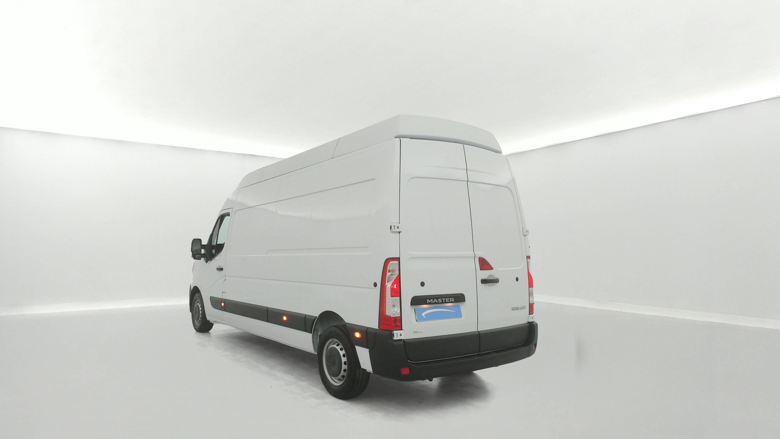 Vente en ligne Renault Master Fourgon MASTER FGN TRAC F3500 L3H3 BLUE DCI 135 au prix de 29 999 €
